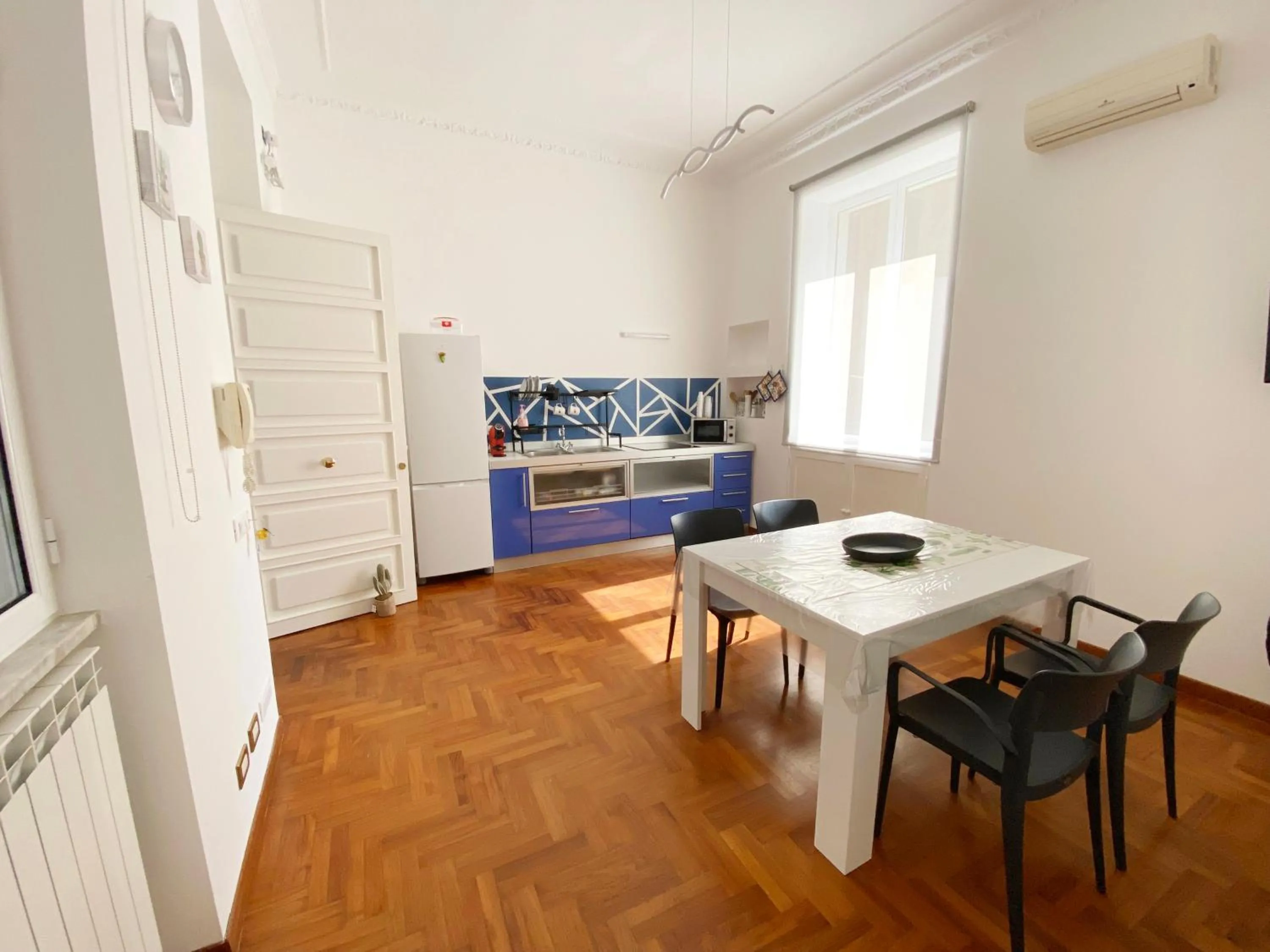Kitchen or kitchenette in Kamaffari Central Apartment