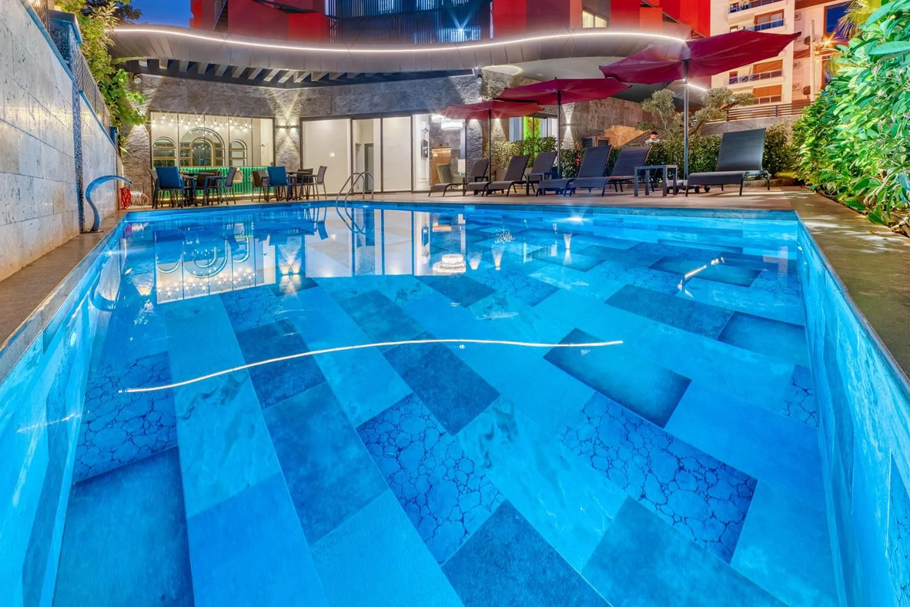 Swimming pool in Prime Suite