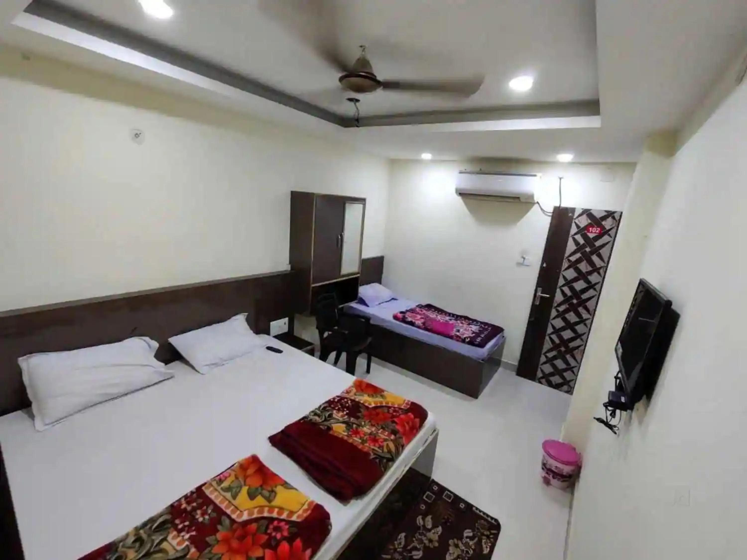 Bed in Goroomgo Swastik Guest House Varanasi Near Kashi Vishwanath Temple