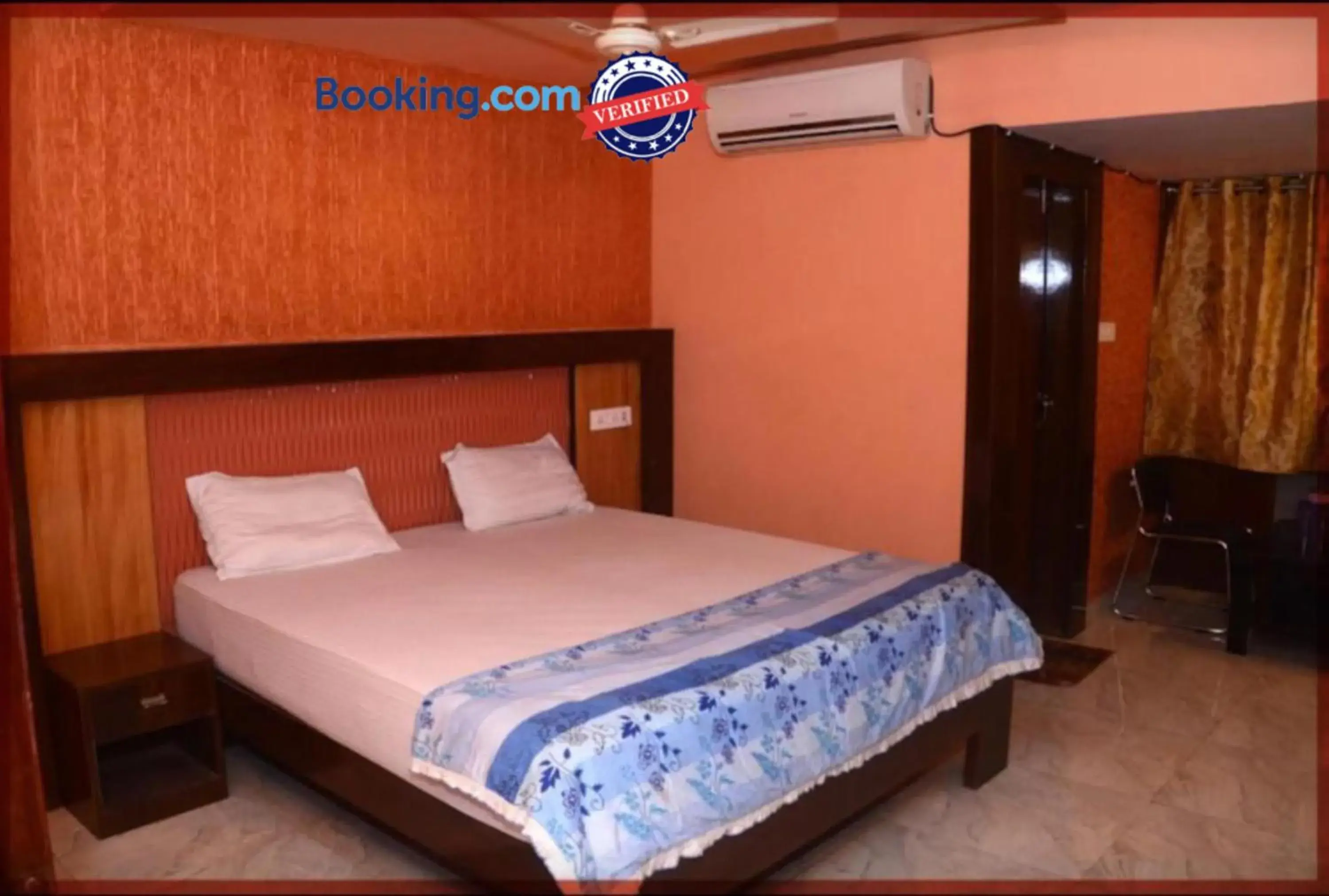 Bed in Goroomgo Swastik Guest House Varanasi Near Kashi Vishwanath Temple Bed in Goroomgo Swastik Guest House Varanasi Near Kashi Vishwanath Temple
