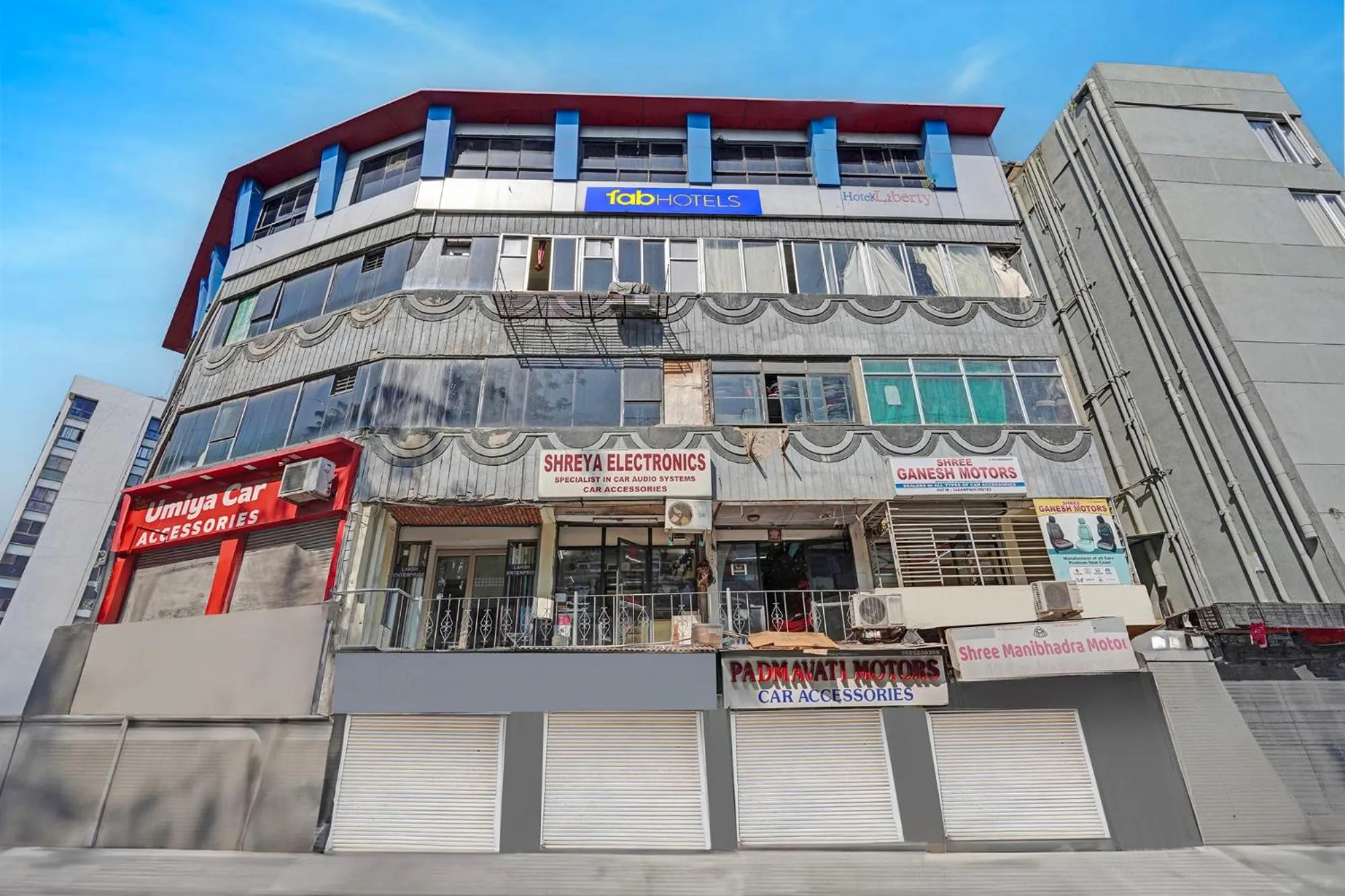 Facade/entrance in FabHotel Liberty