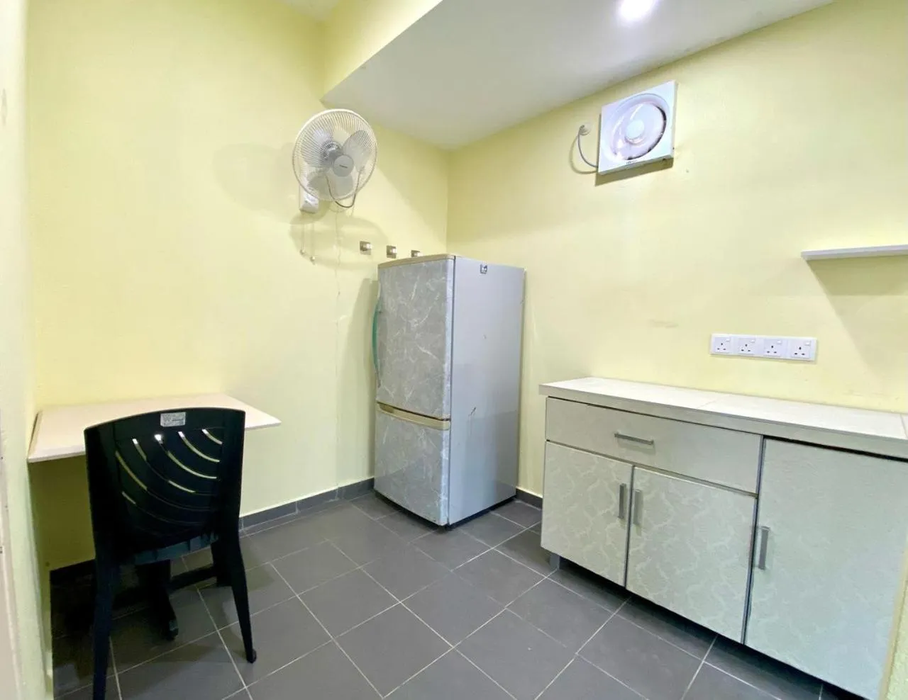 Kitchen or kitchenette in Chenang Inn