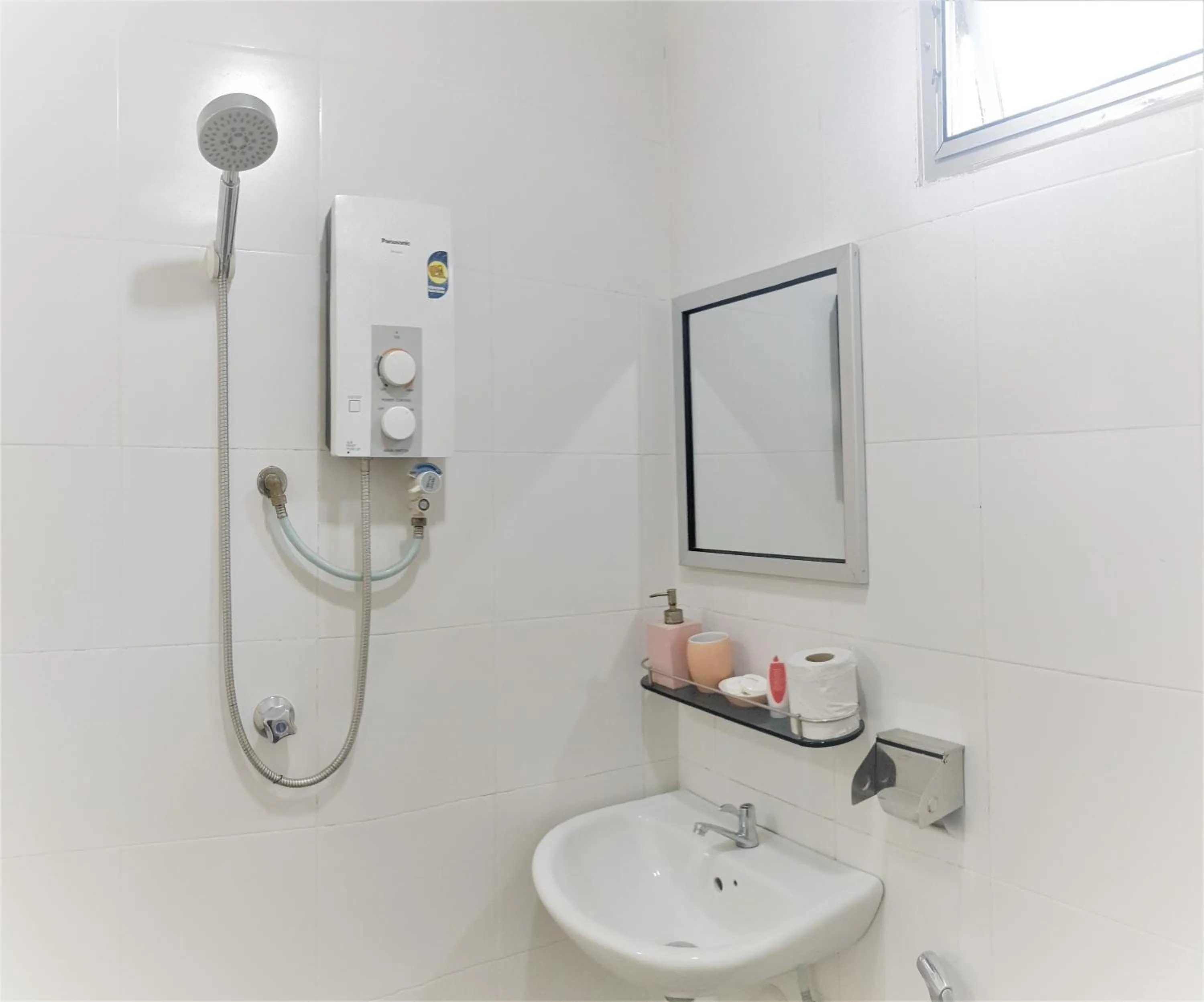 Shower in Chenang Inn