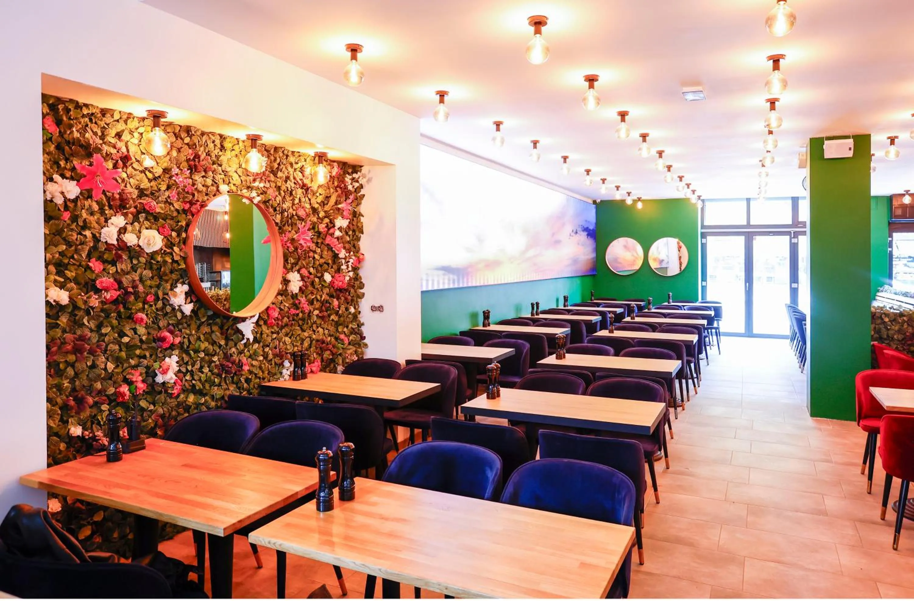 Restaurant/places to eat in Sleephotels Cosmos