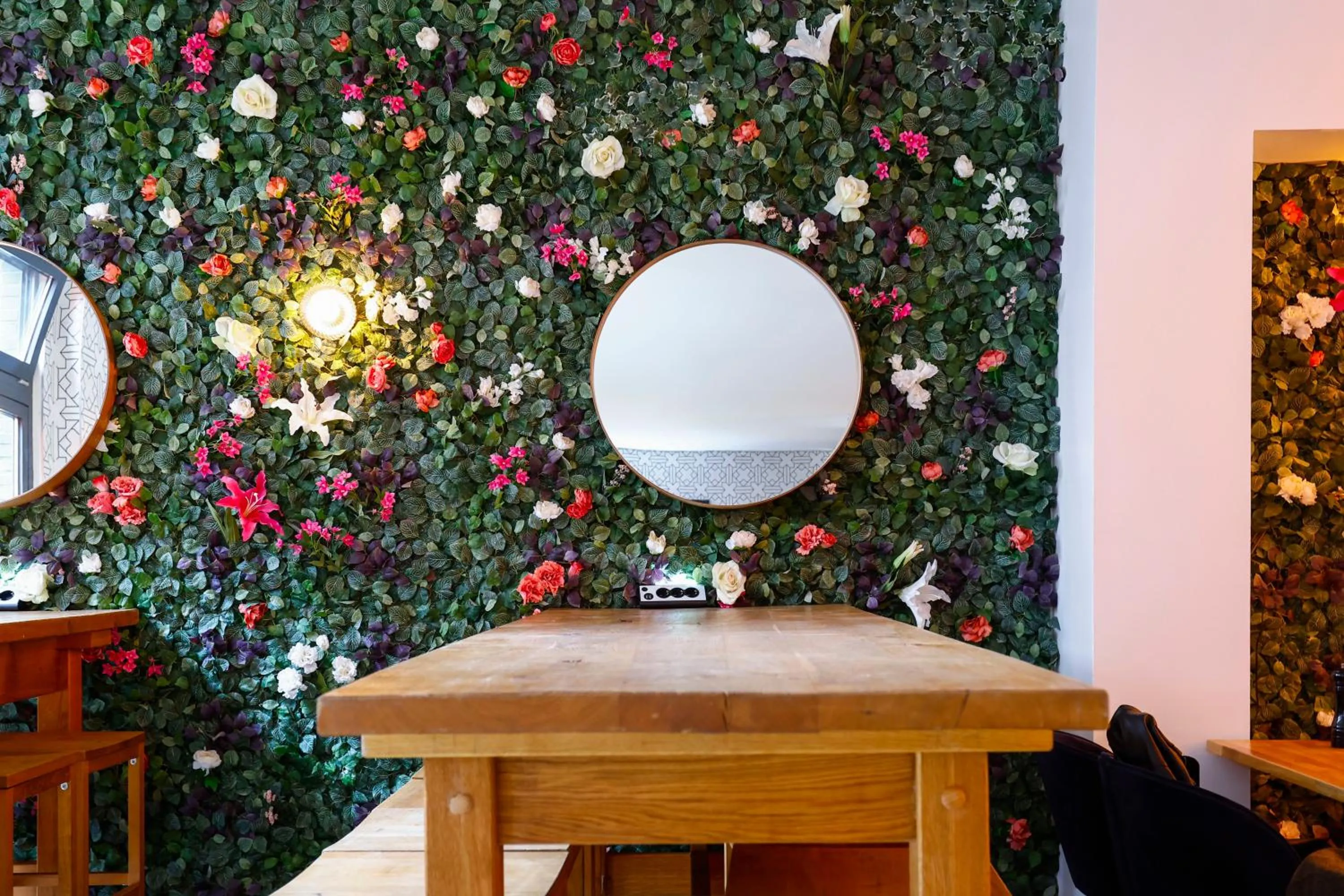 Restaurant/places to eat in Sleephotels Cosmos