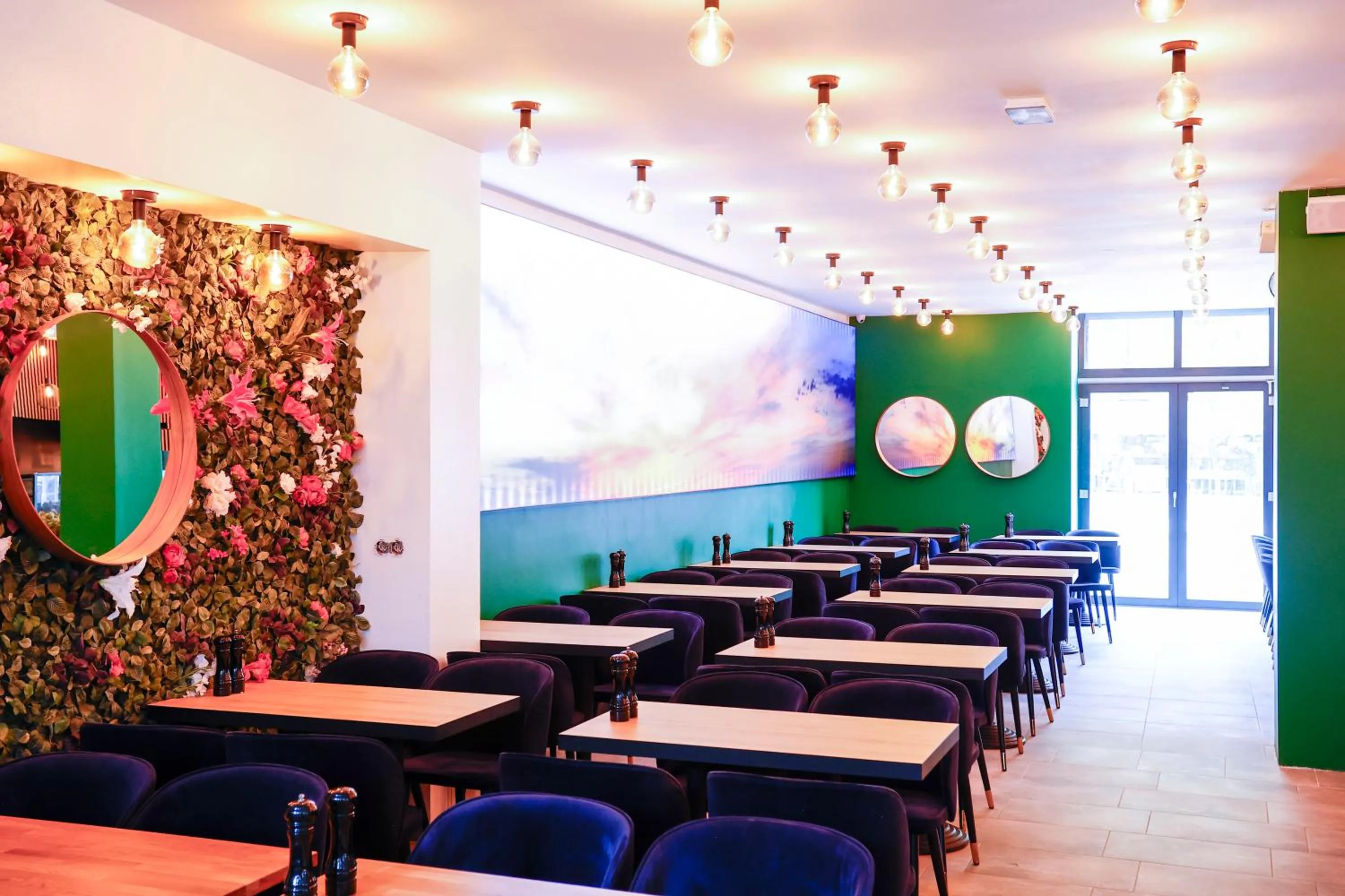 Restaurant/places to eat in Sleephotels Cosmos