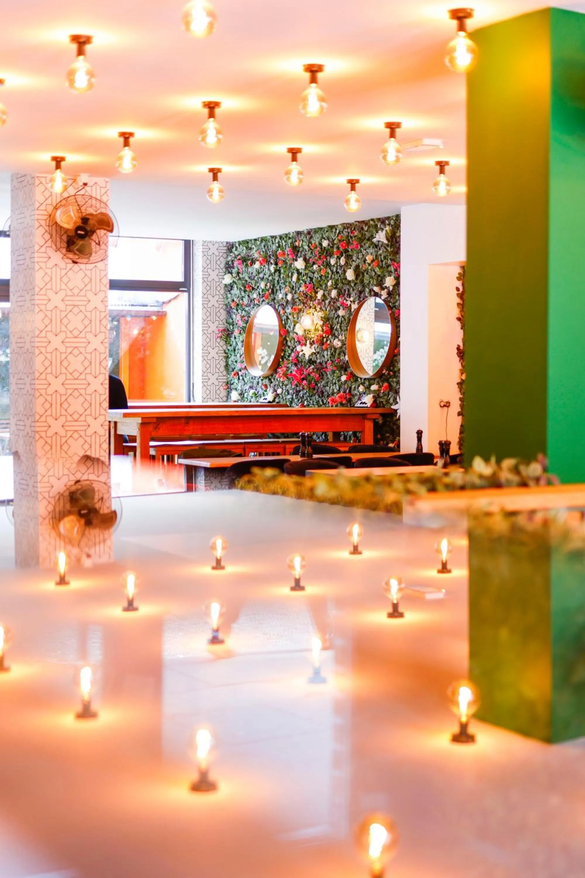 Restaurant/places to eat in Sleephotels Cosmos