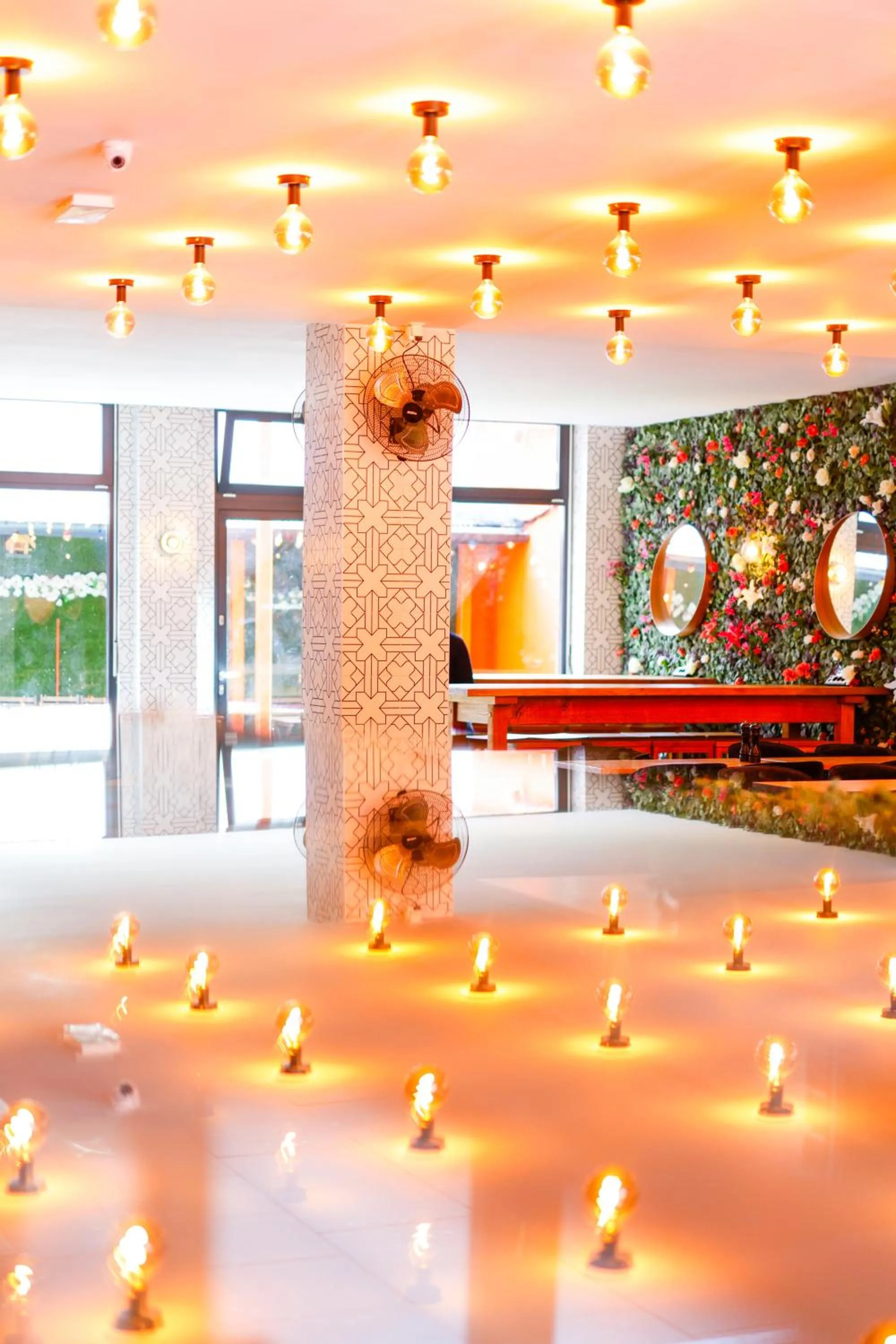 Restaurant/places to eat in Sleephotels Cosmos