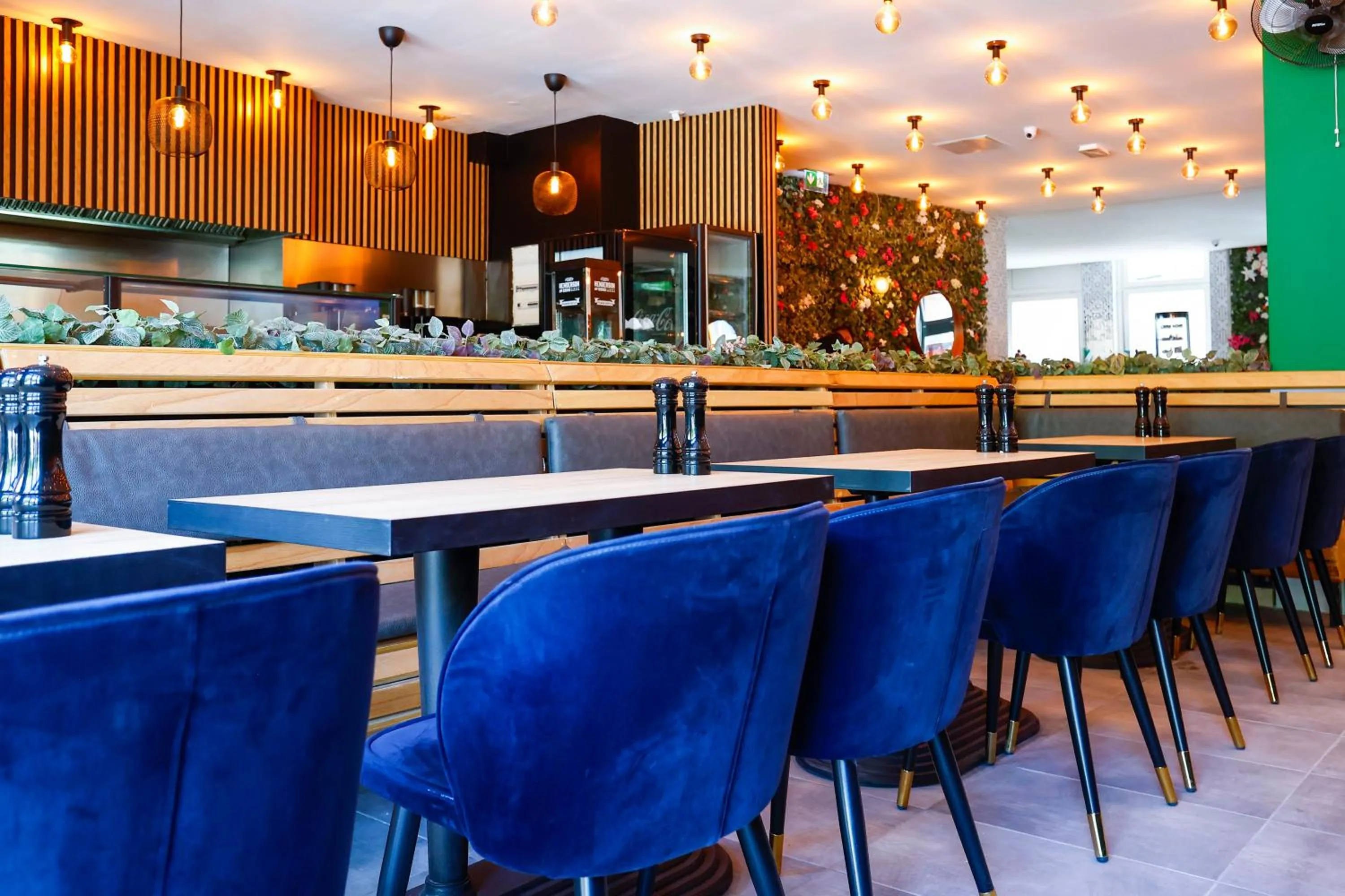 Restaurant/places to eat in Sleephotels Cosmos