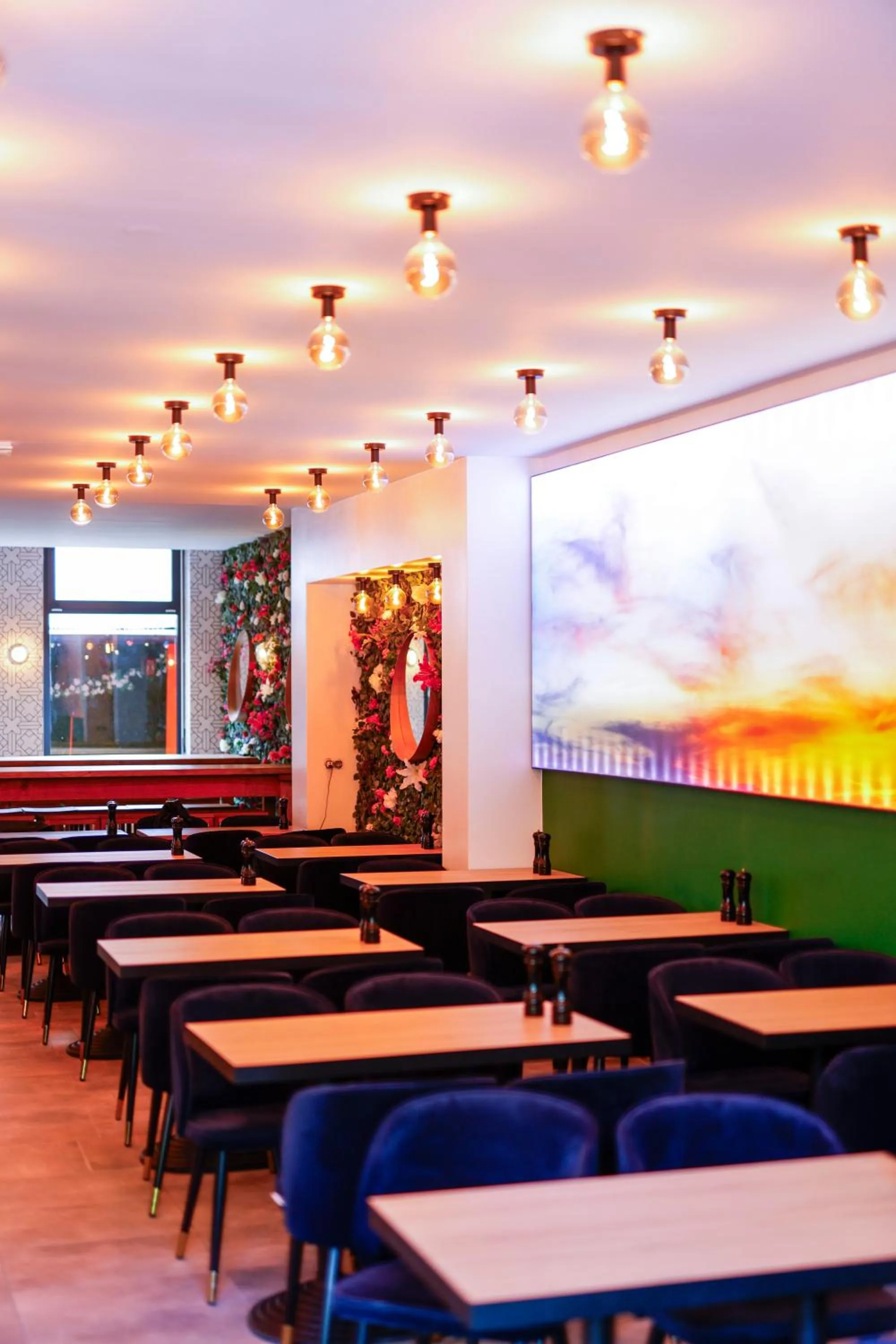 Restaurant/places to eat in Sleephotels Cosmos