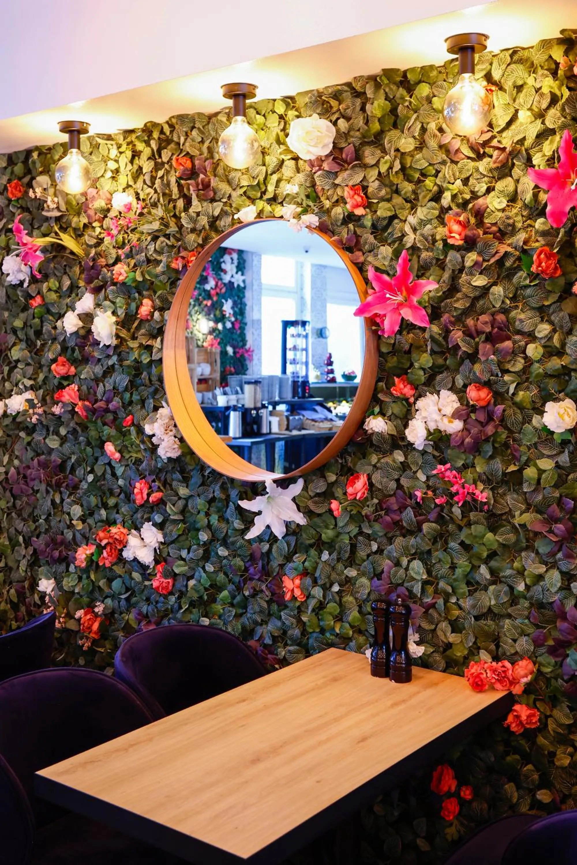 Restaurant/places to eat in Sleephotels Cosmos