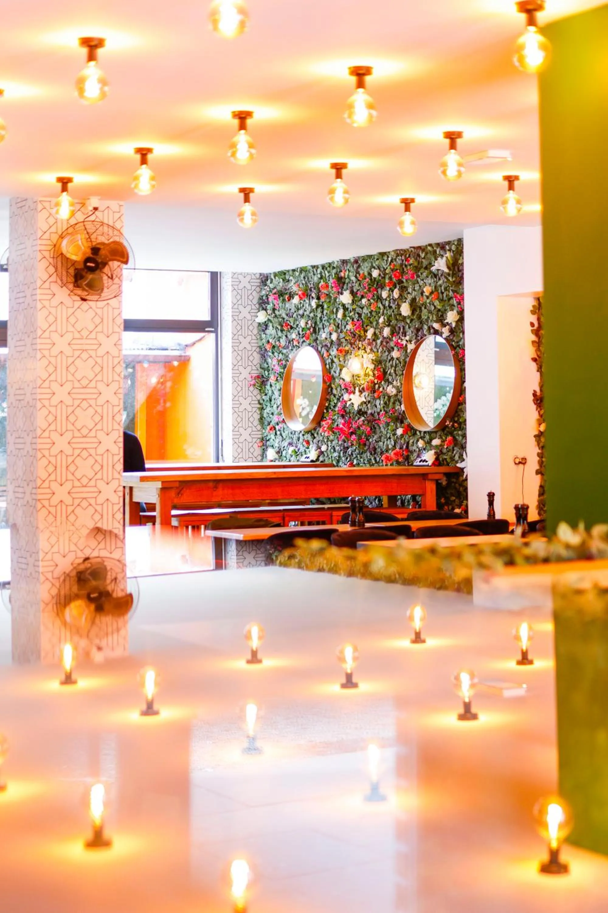 Restaurant/places to eat in Sleephotels Cosmos