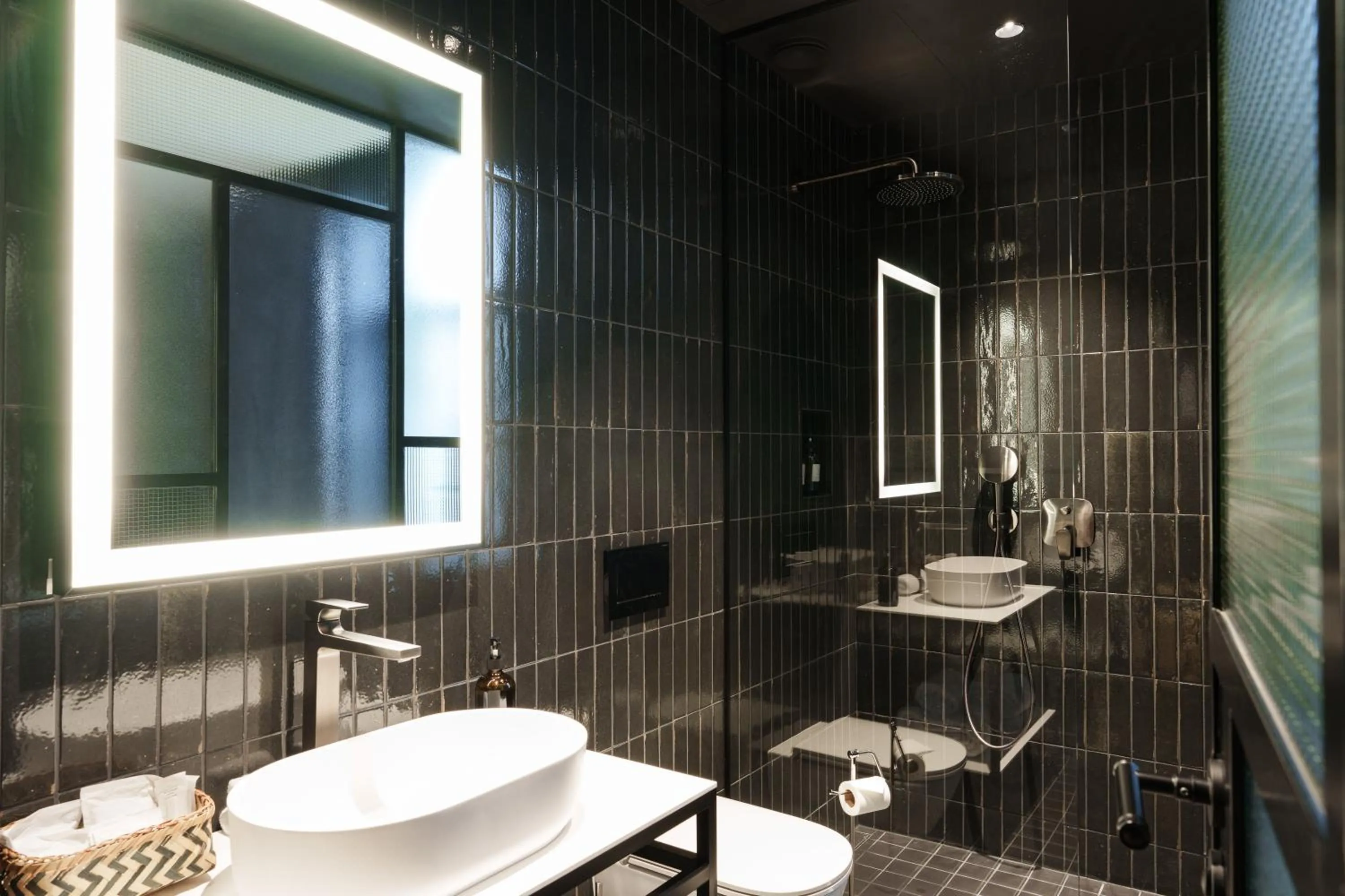 Shower in Bienheureux Hôtel & Restaurant