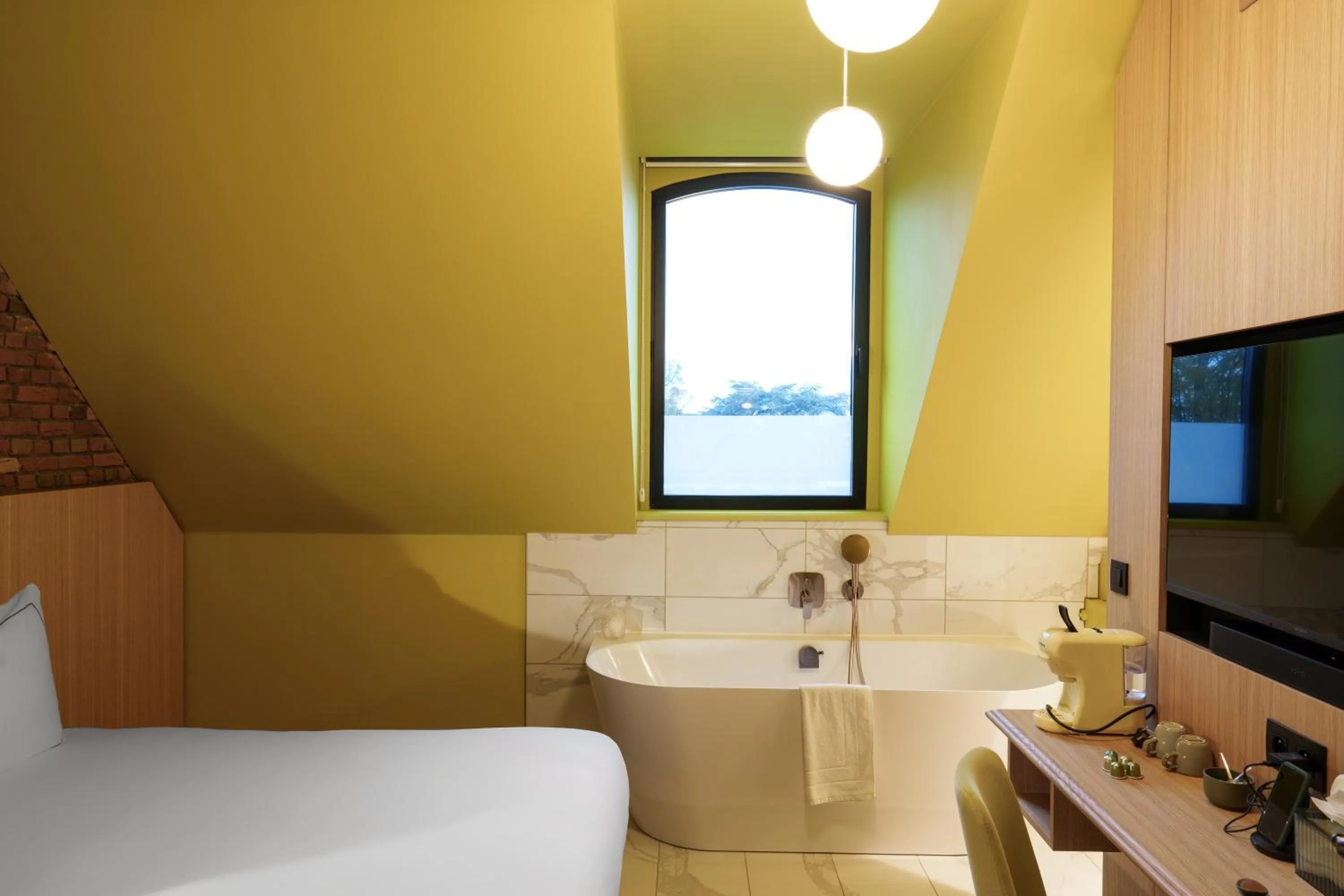 Bed in Bienheureux Hôtel & Restaurant