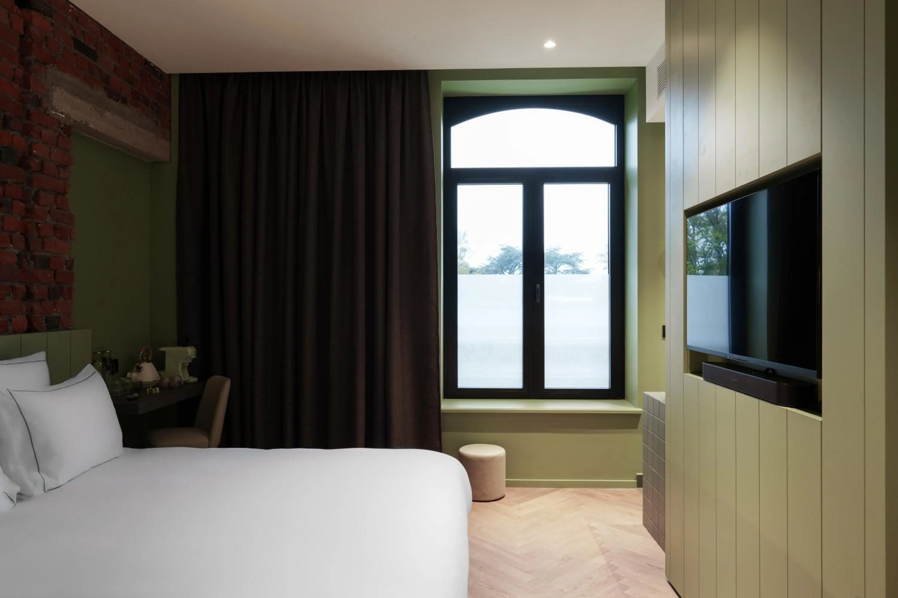 Photo of the whole room, Bed in Bienheureux Hôtel & Restaurant