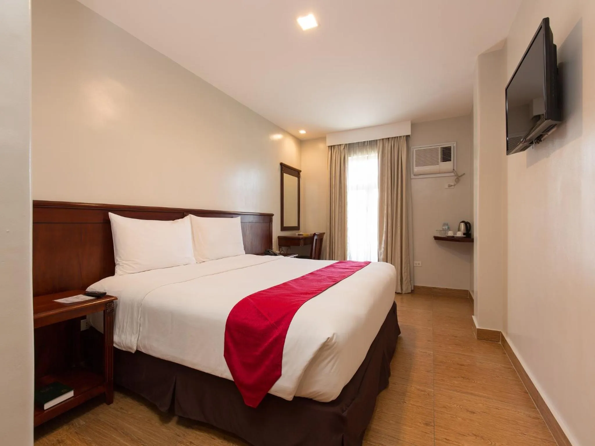 Bedroom, Bed in MJ Hotel and Suites