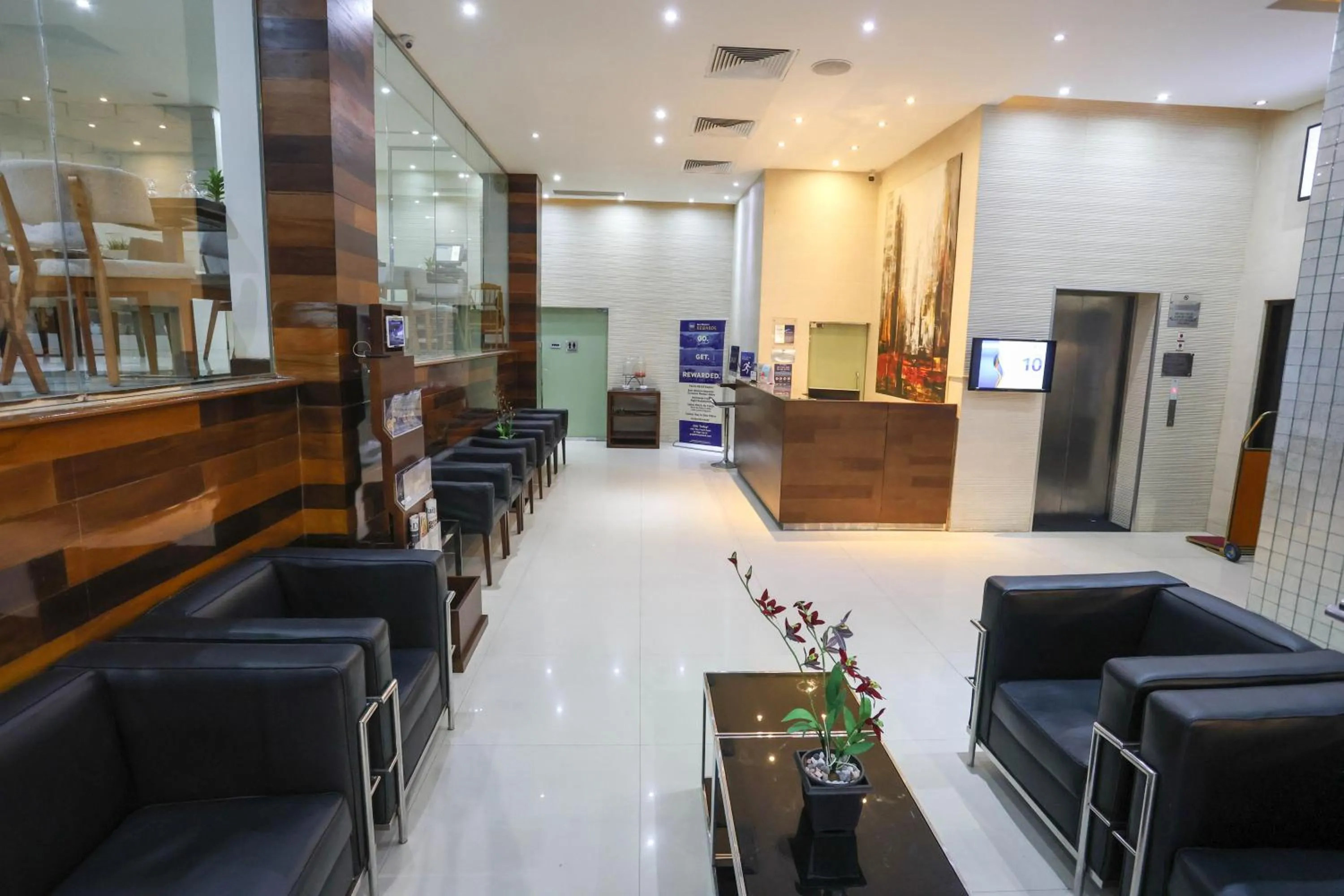 Lobby or reception in Best Western Elyon Colombo