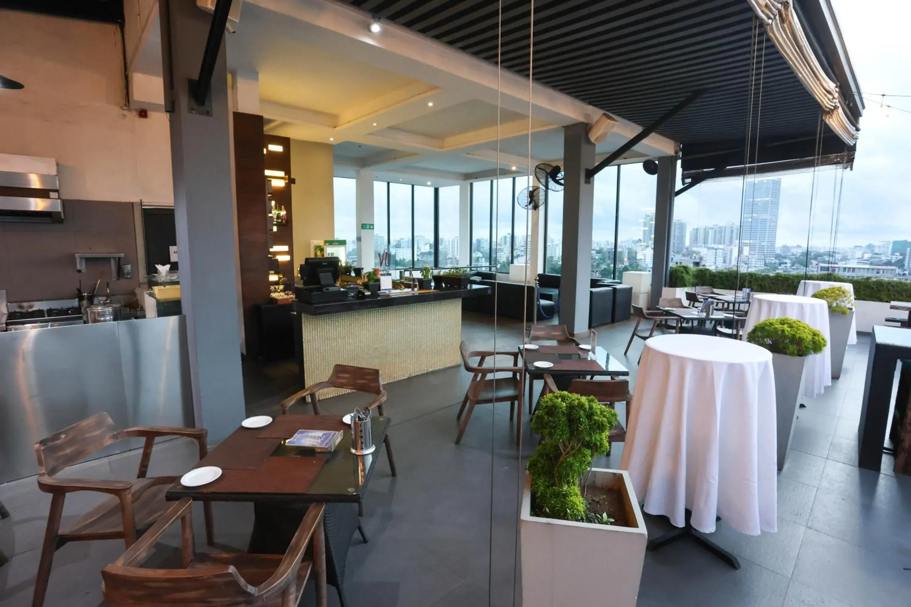 Lounge or bar in Best Western Elyon Colombo Lounge or bar in Best Western Elyon Colombo