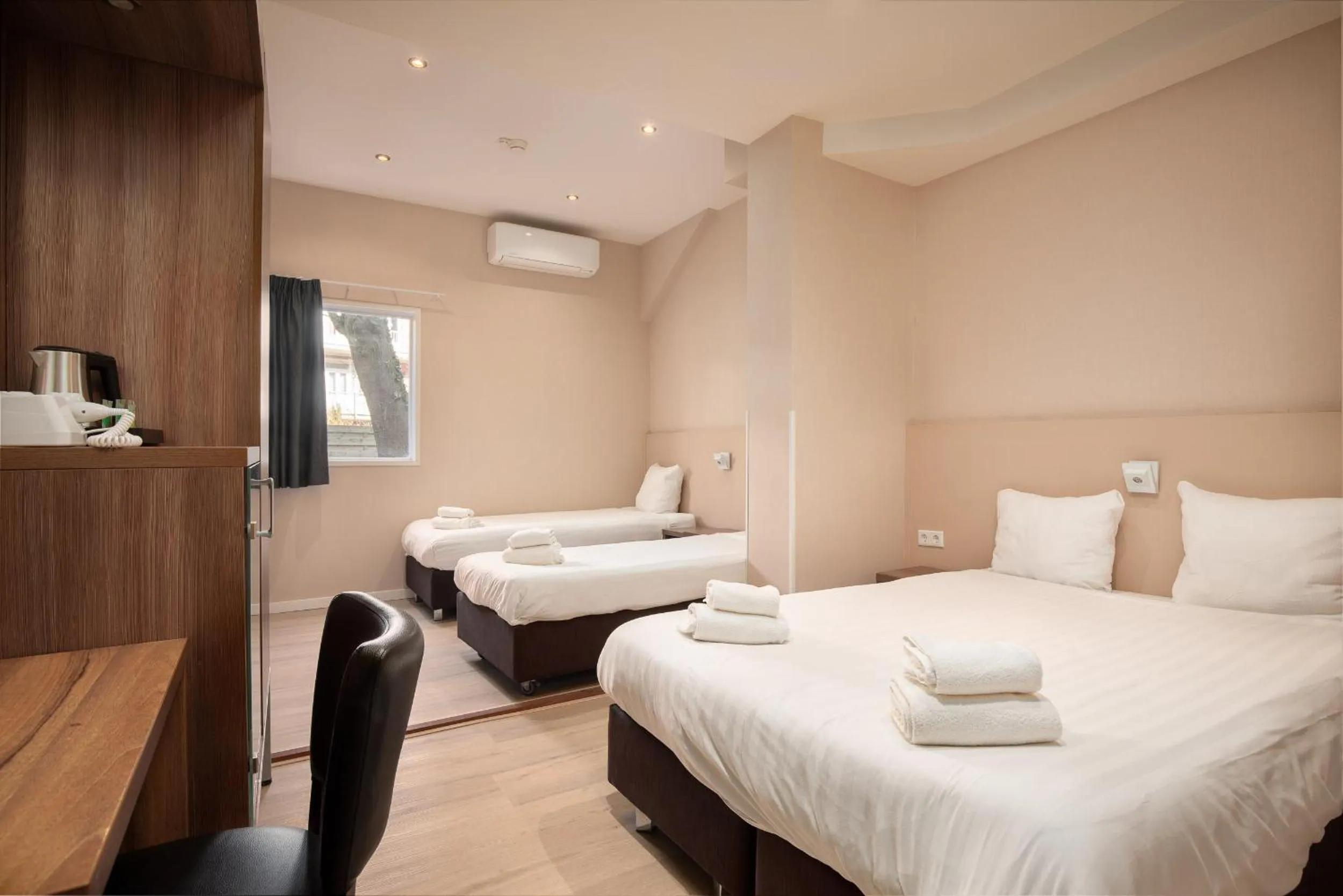 Bed in Hotel Victorie