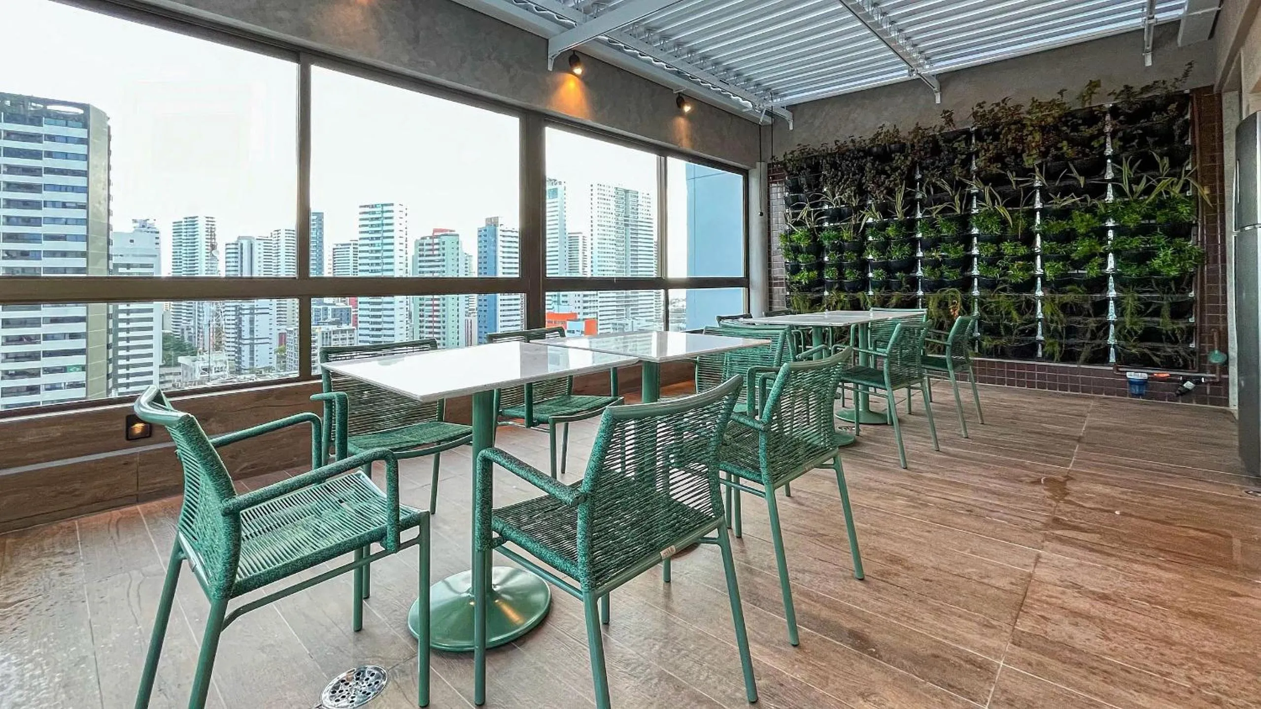 Area and facilities in Rooftop #806 - Apto em Boa Viagem por Carpediem