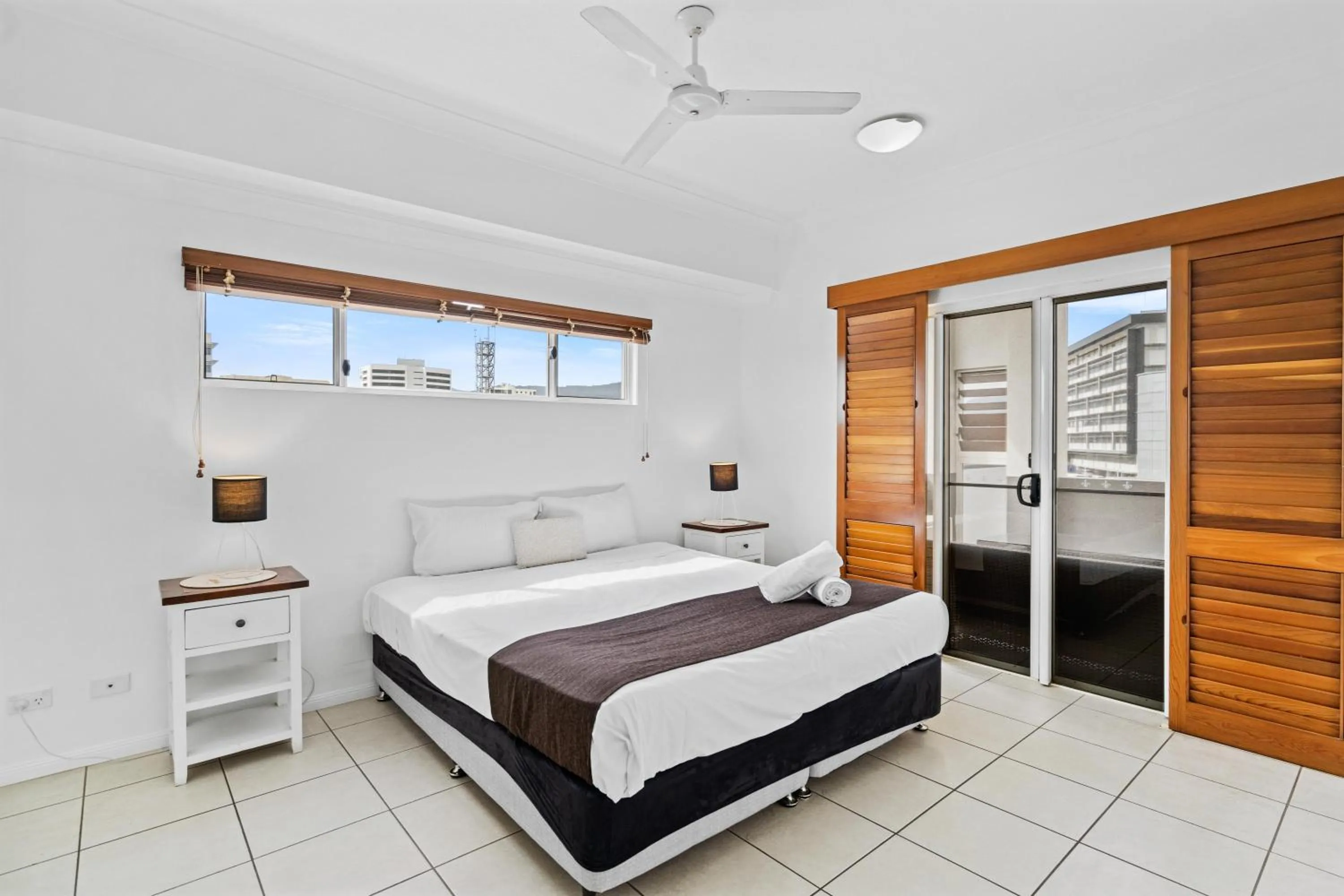 Bedroom, Bed in Cairns City Apartments