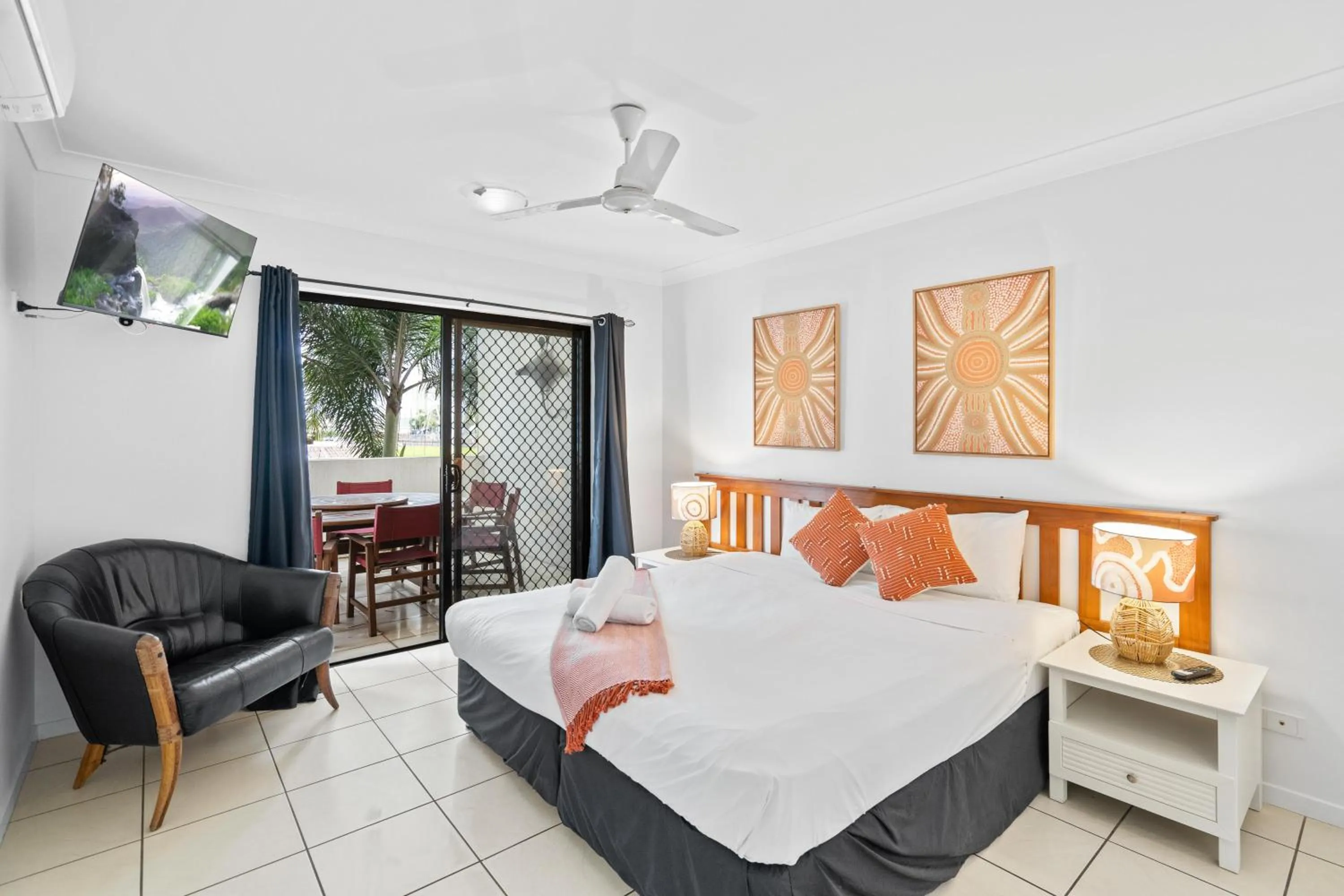 Bedroom, Bed in Cairns City Apartments