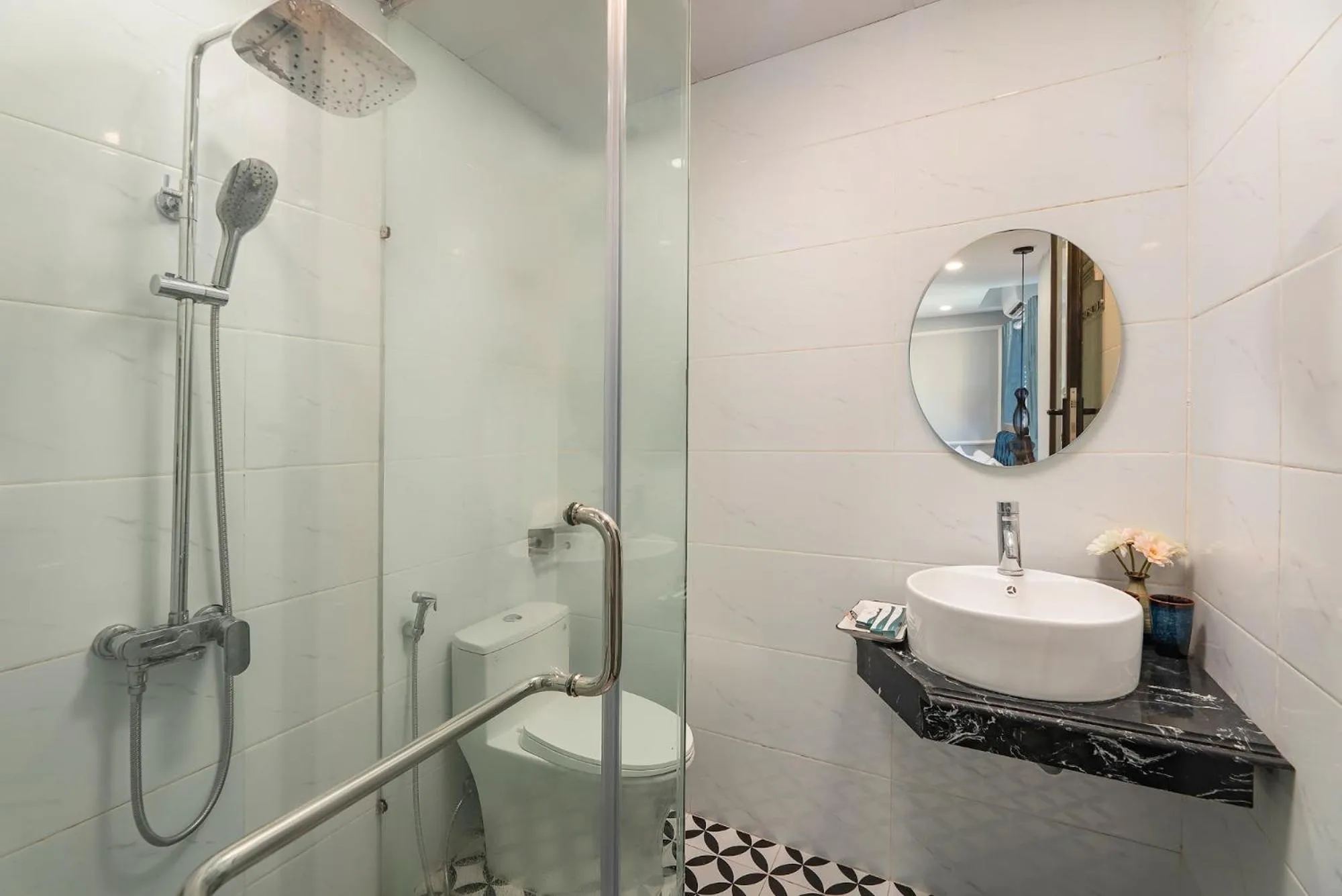 Bathroom in La Renta Premier Hotel & Spa Hanoi