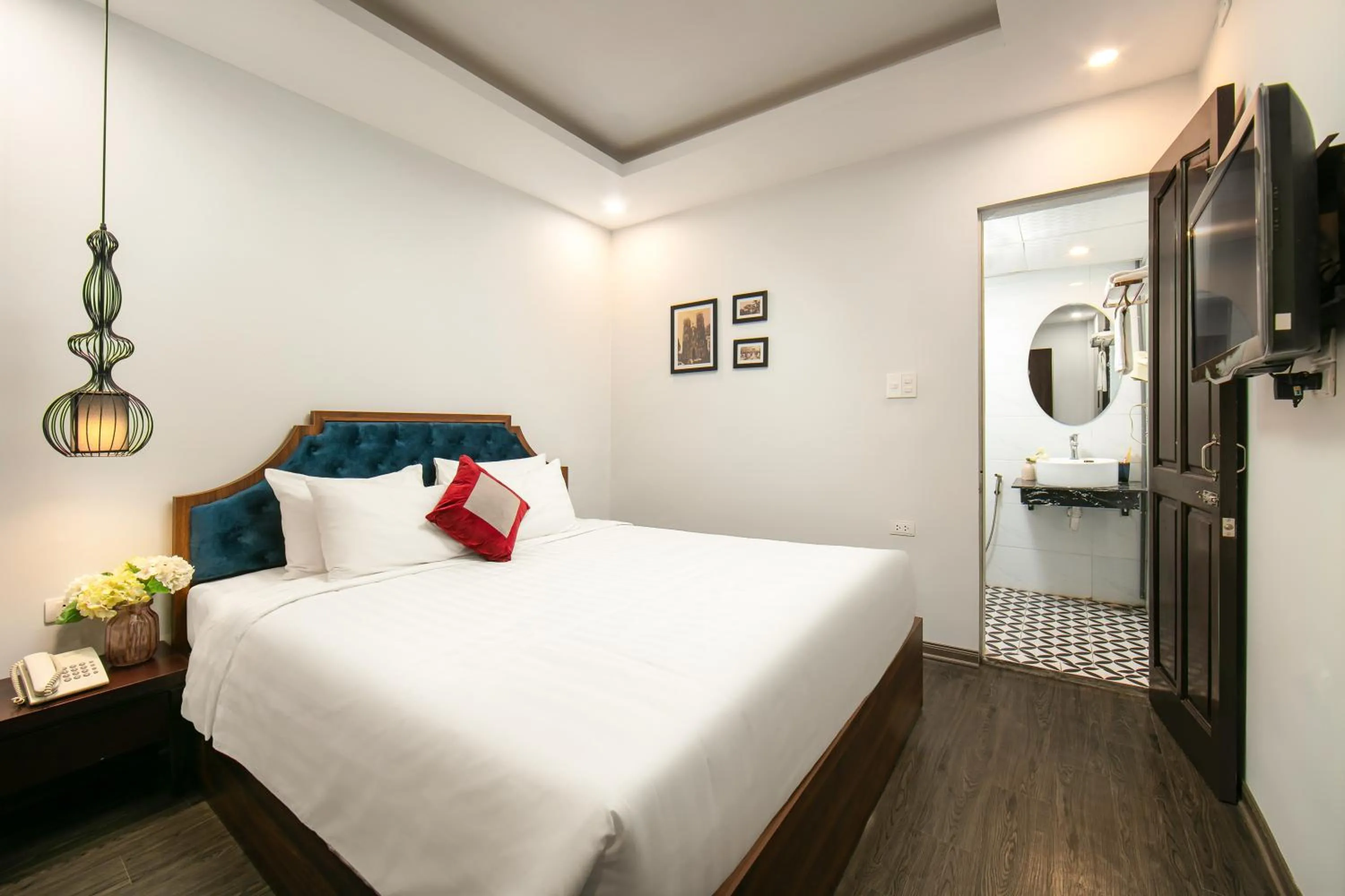 Photo of the whole room, Bed in La Renta Premier Hotel & Spa Hanoi