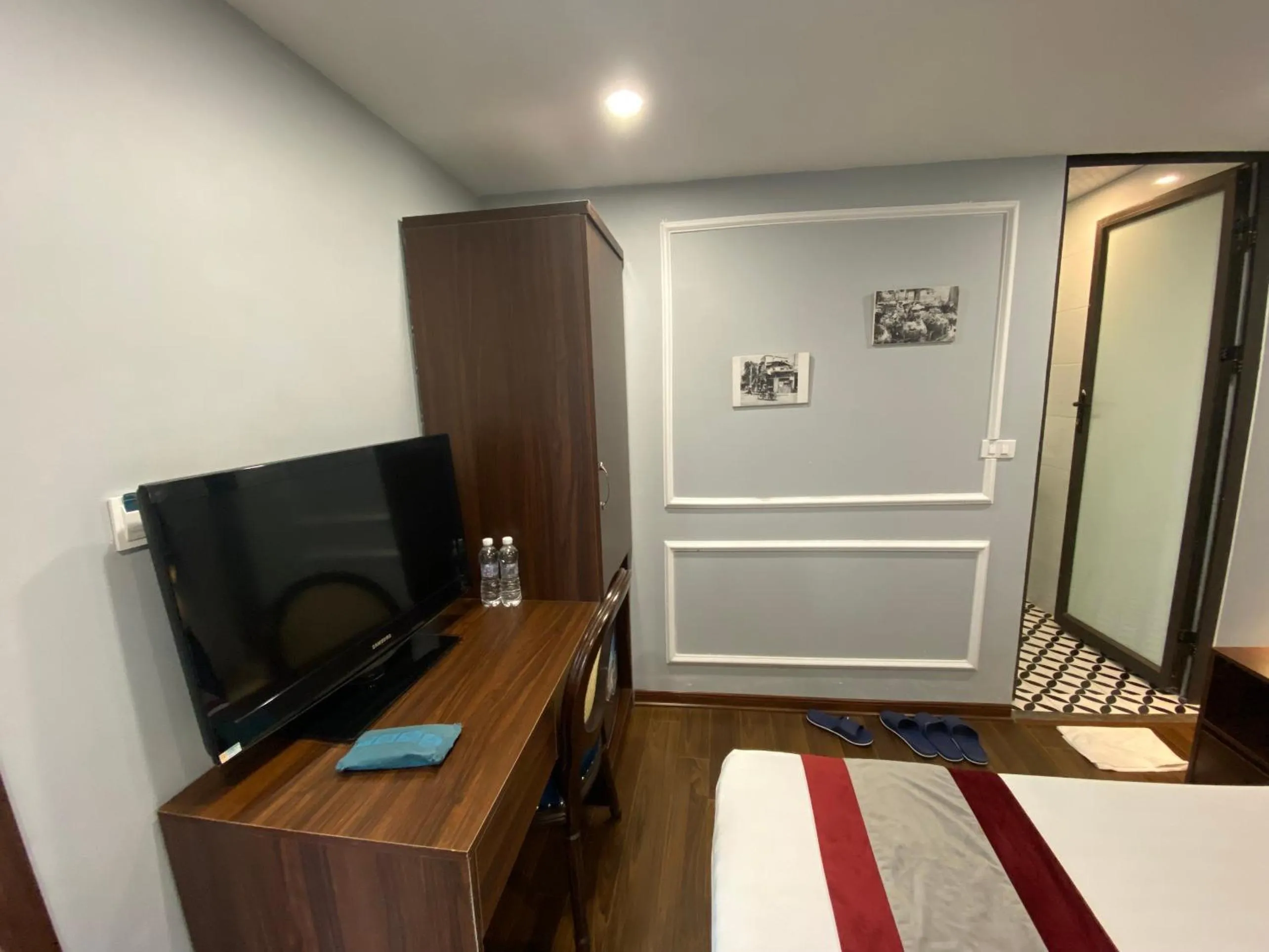 Photo of the whole room, Bed in La Renta Premier Hotel & Spa Hanoi