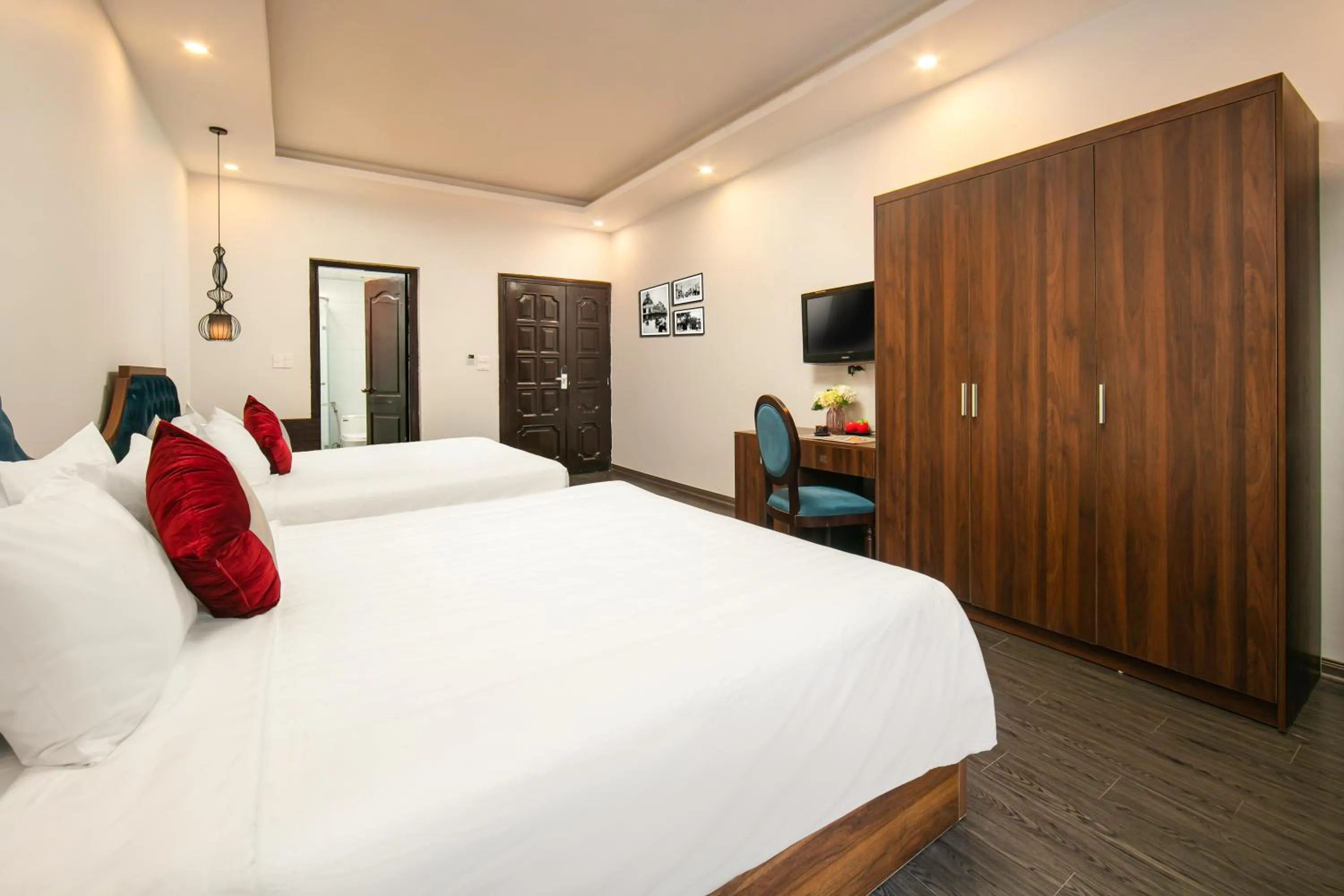 Bed in La Renta Premier Hotel & Spa Hanoi