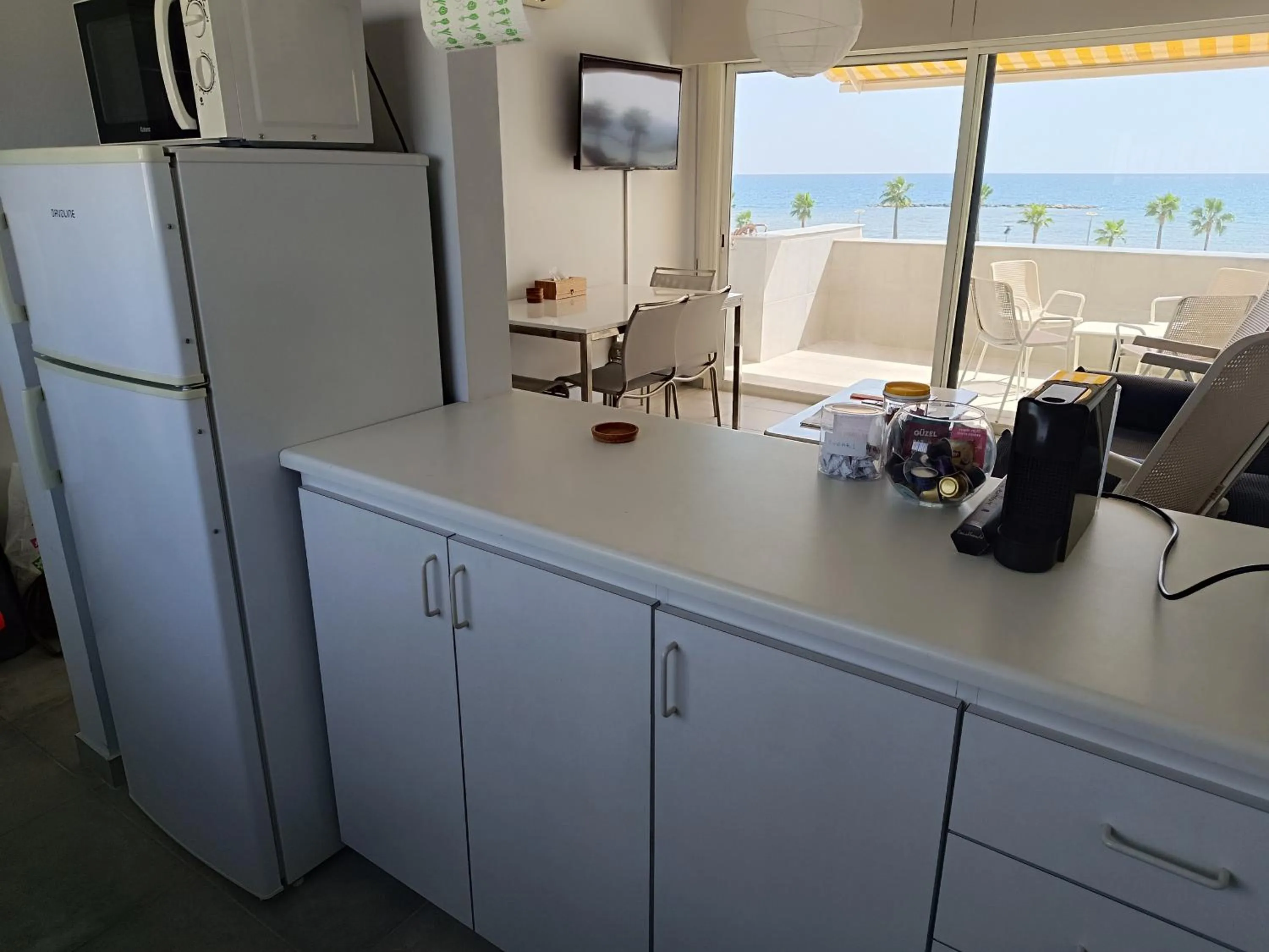 TV and multimedia in Julie's beach house