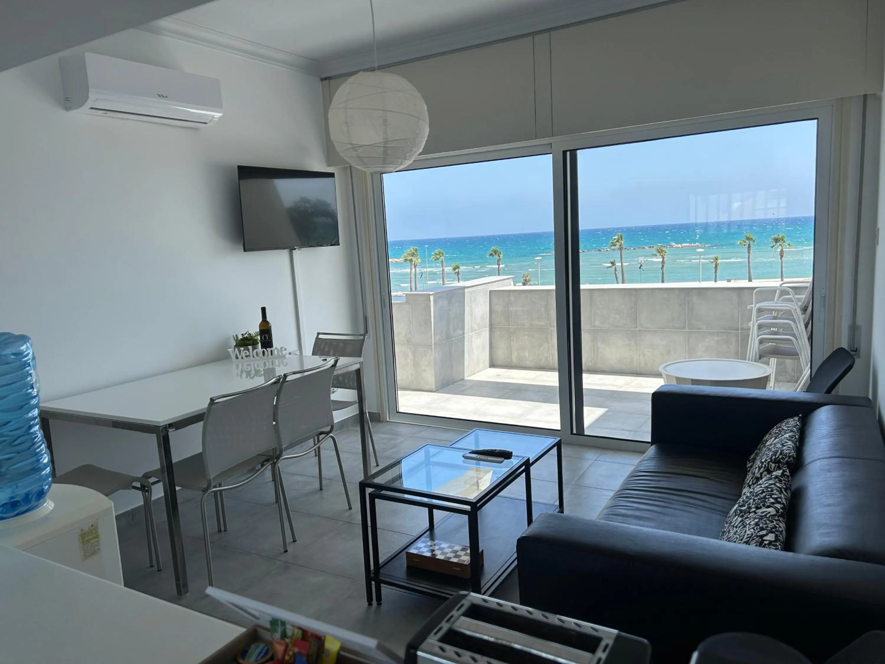 Communal lounge/ TV room in Julie's beach house