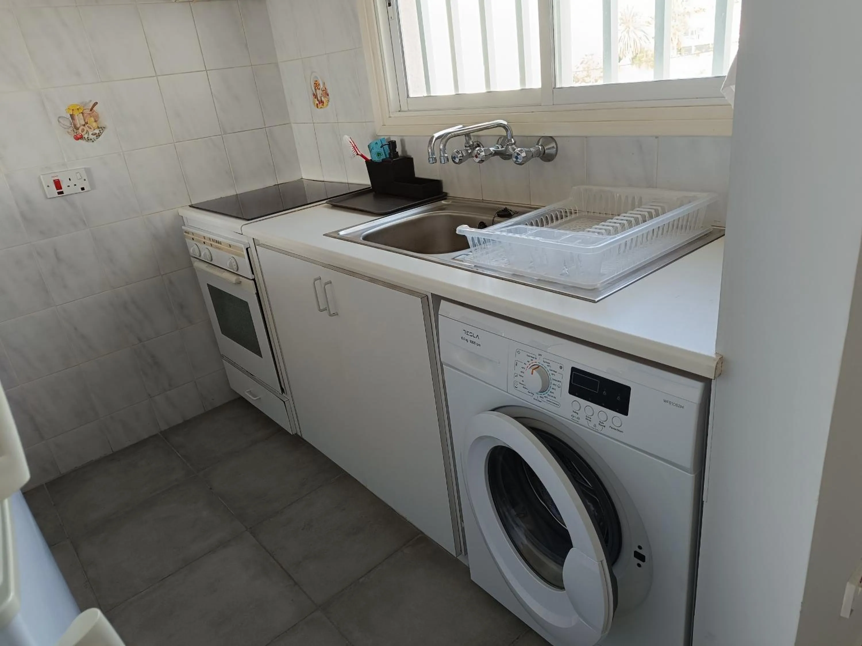 Kitchen or kitchenette in Julie's beach house