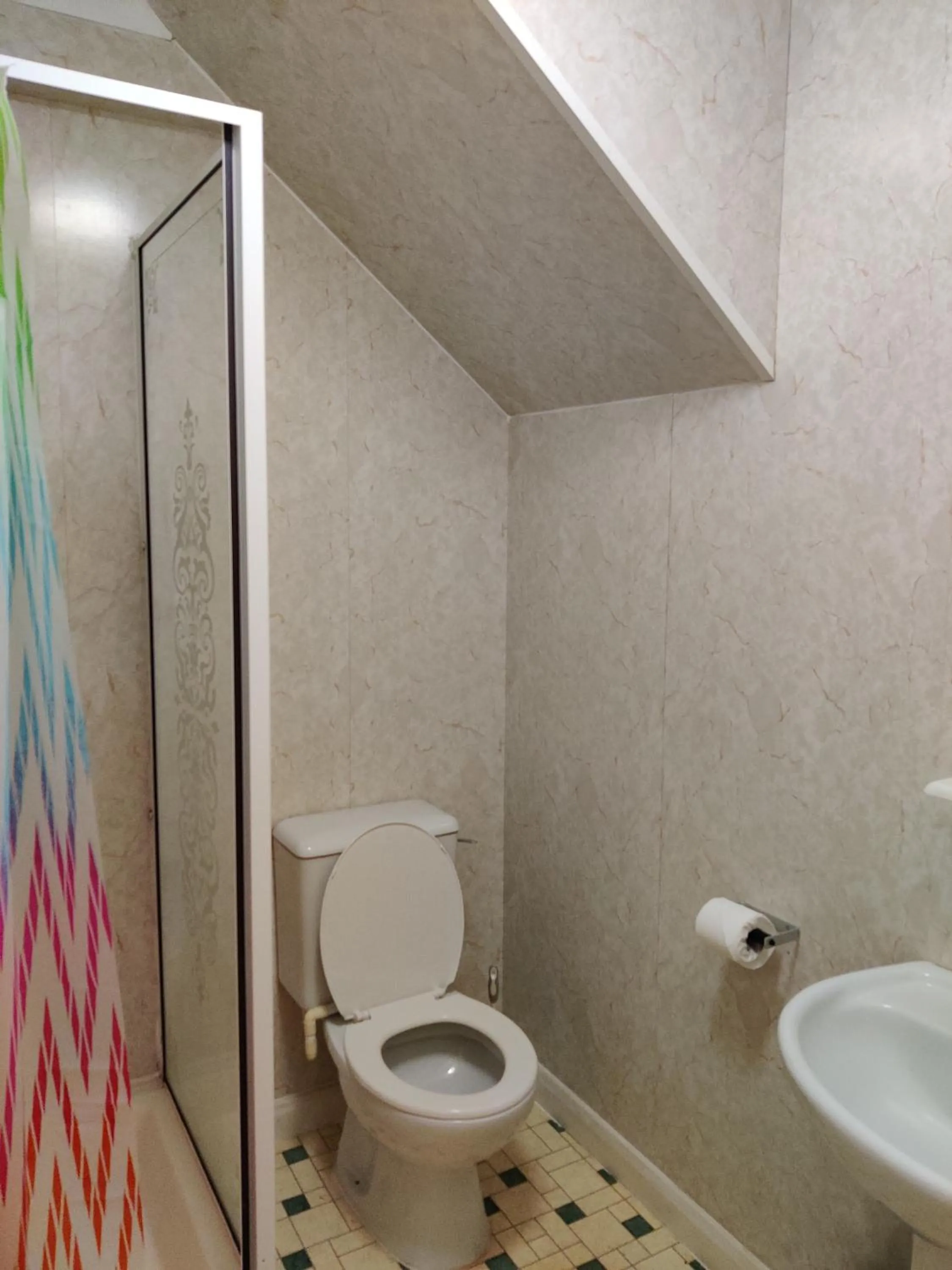 Bathroom in Inglewood Palm Hotel, Abbey Sands Torquay