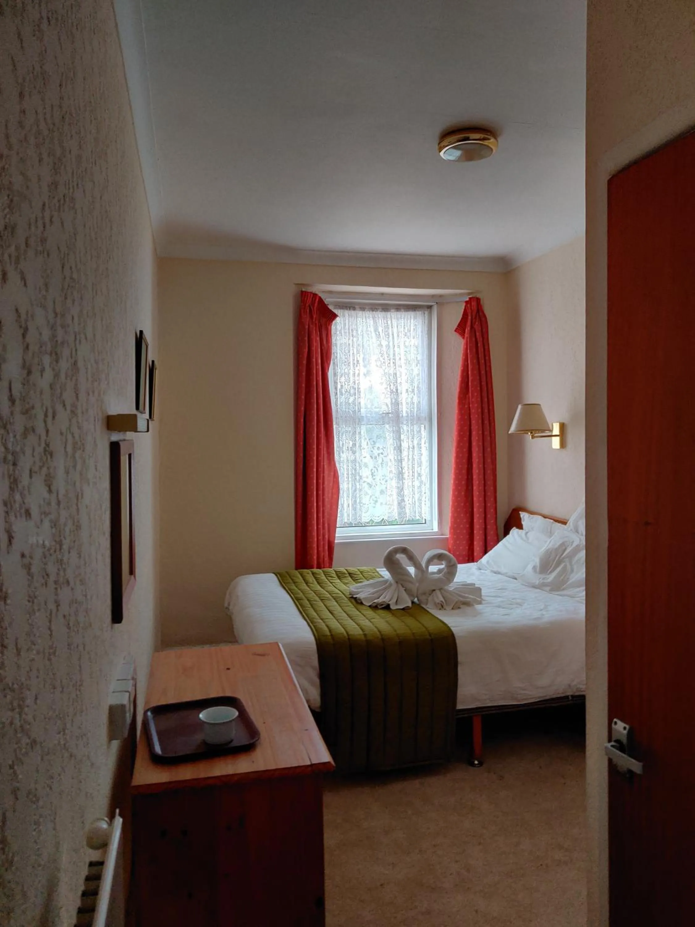 Bedroom in Inglewood Palm Hotel, Abbey Sands Torquay