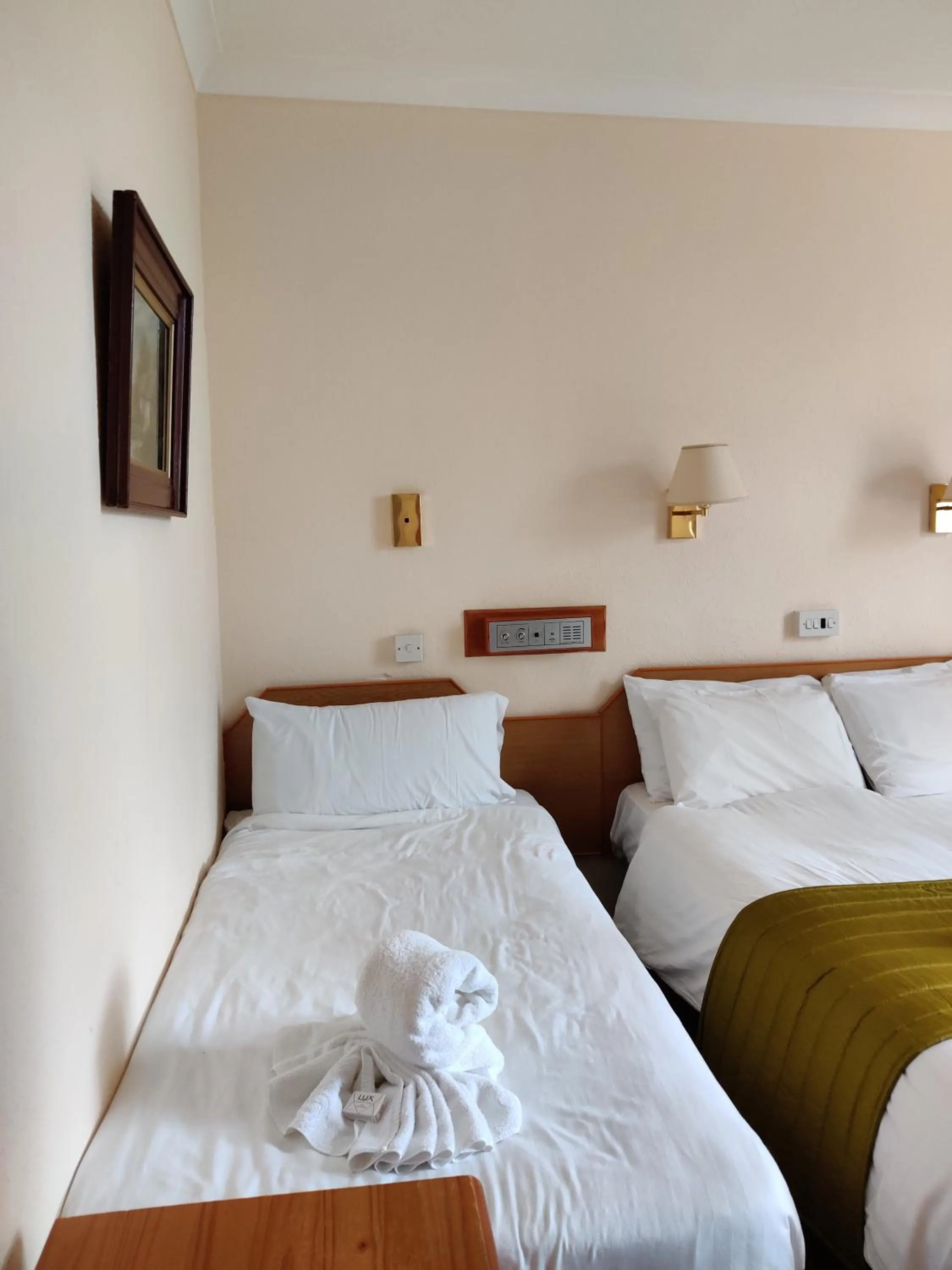 Bedroom in Inglewood Palm Hotel, Abbey Sands Torquay