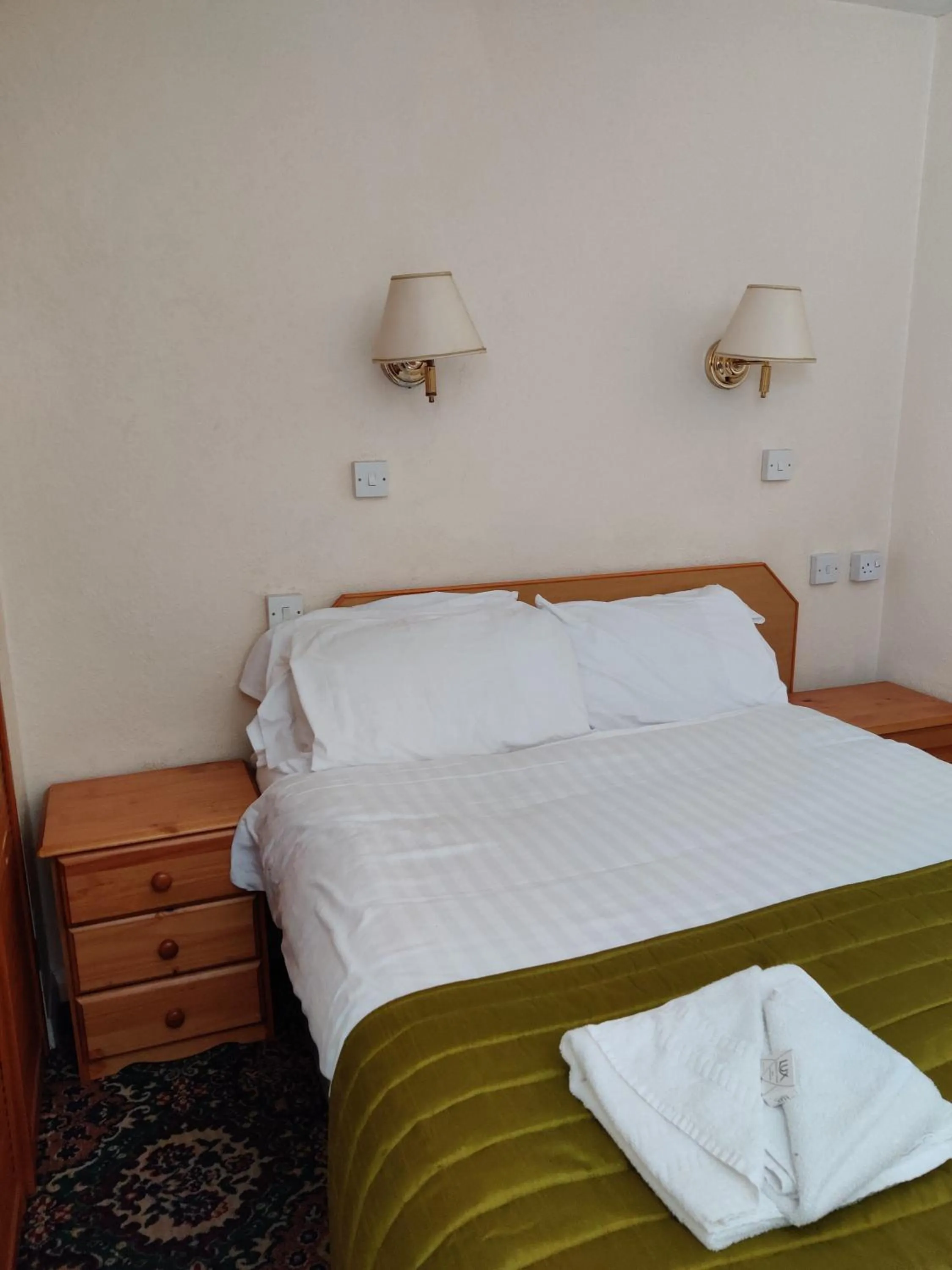 Bedroom in Inglewood Palm Hotel, Abbey Sands Torquay