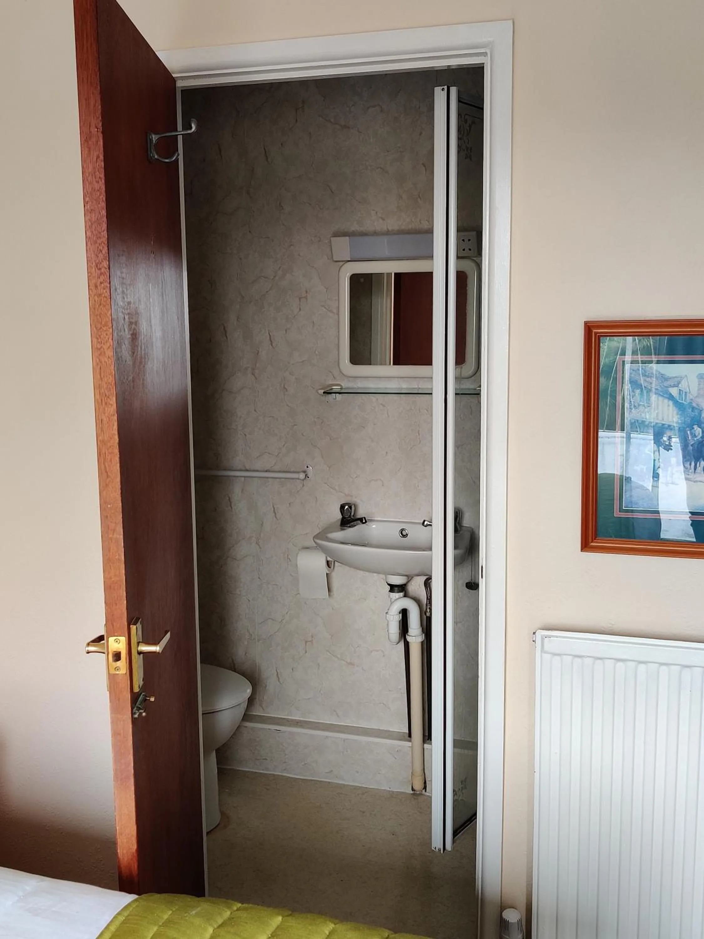 Bathroom in Inglewood Palm Hotel, Abbey Sands Torquay