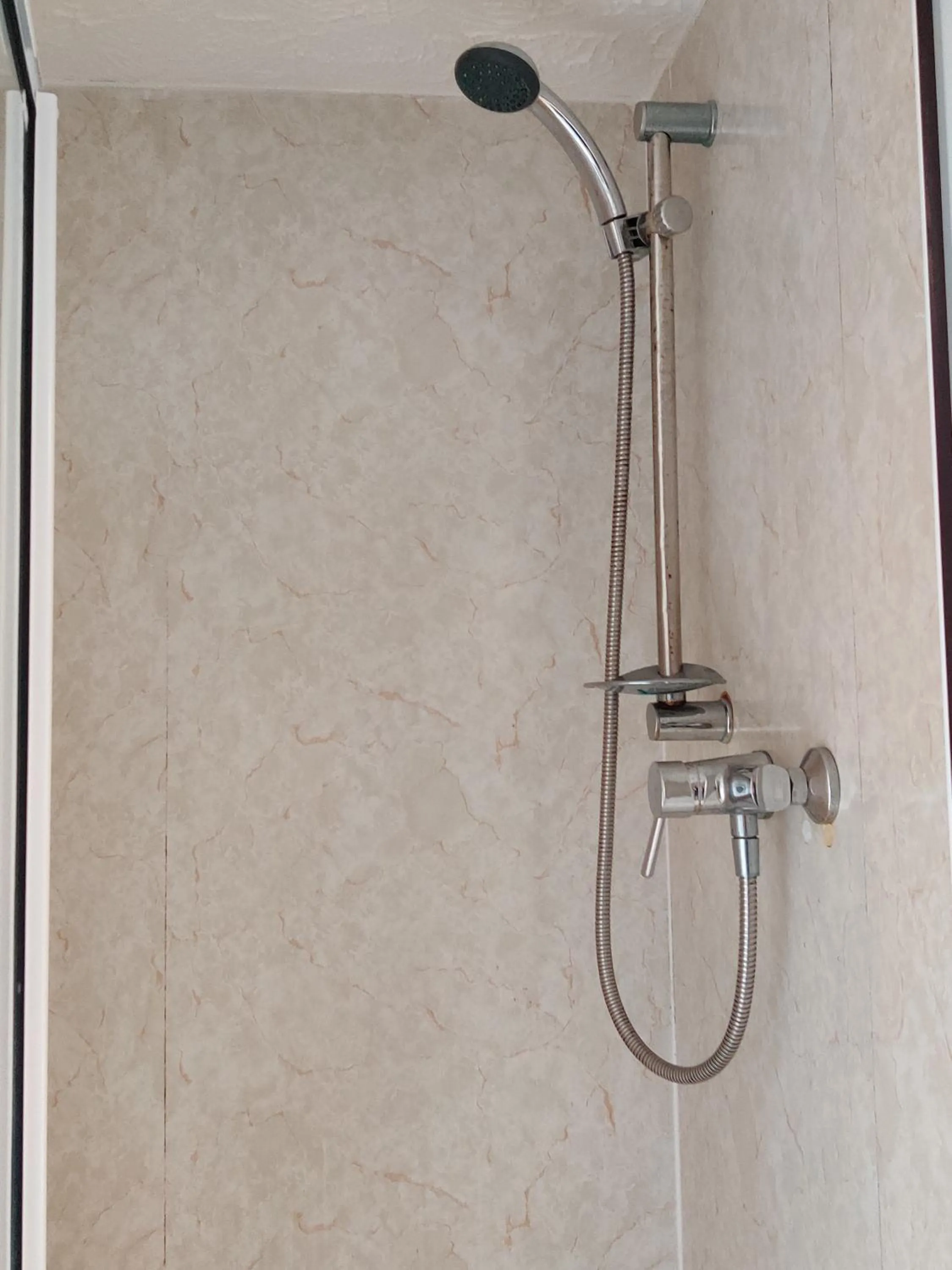 Bathroom in Inglewood Palm Hotel, Abbey Sands Torquay