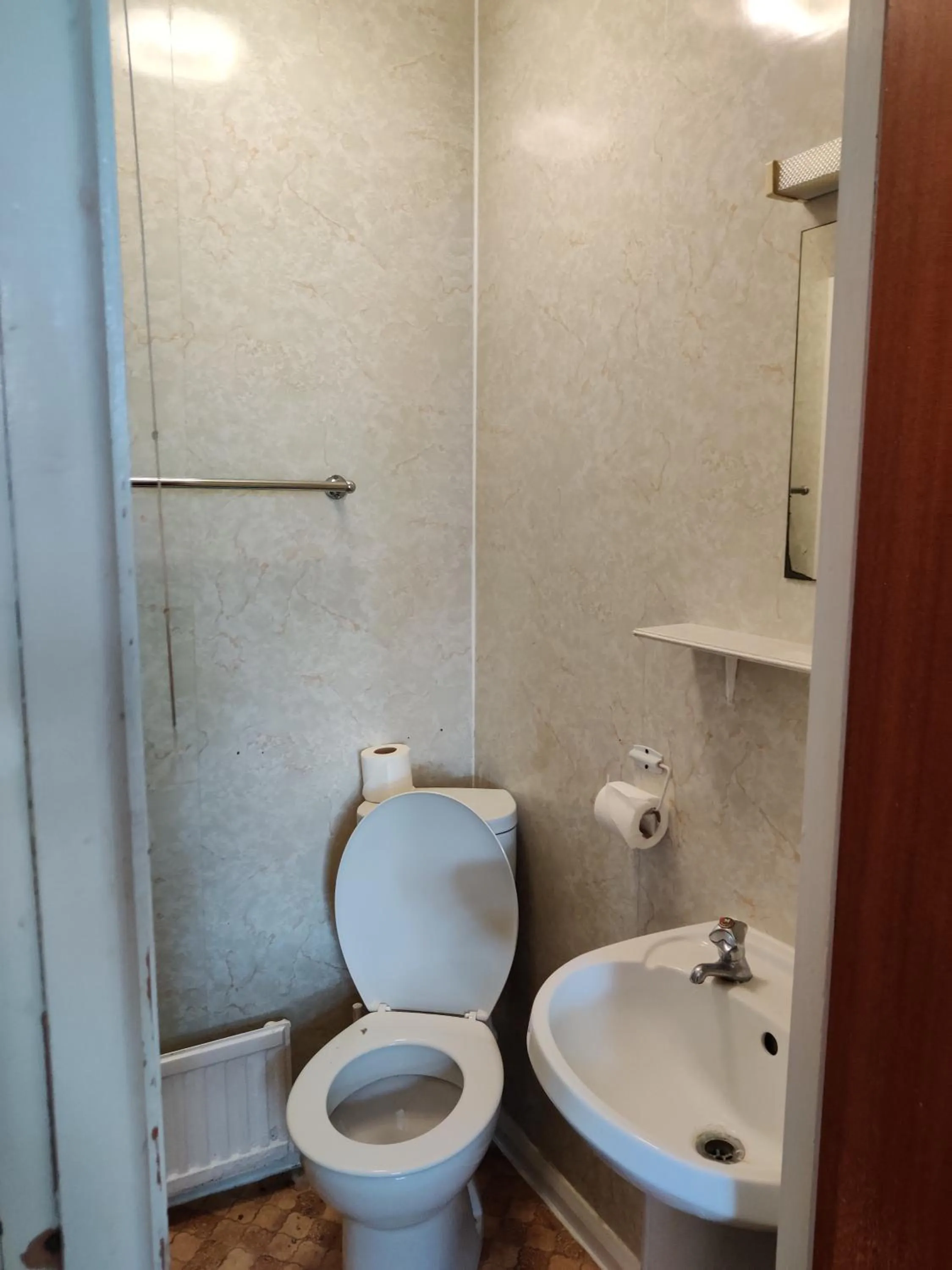 Bathroom in Inglewood Palm Hotel, Abbey Sands Torquay