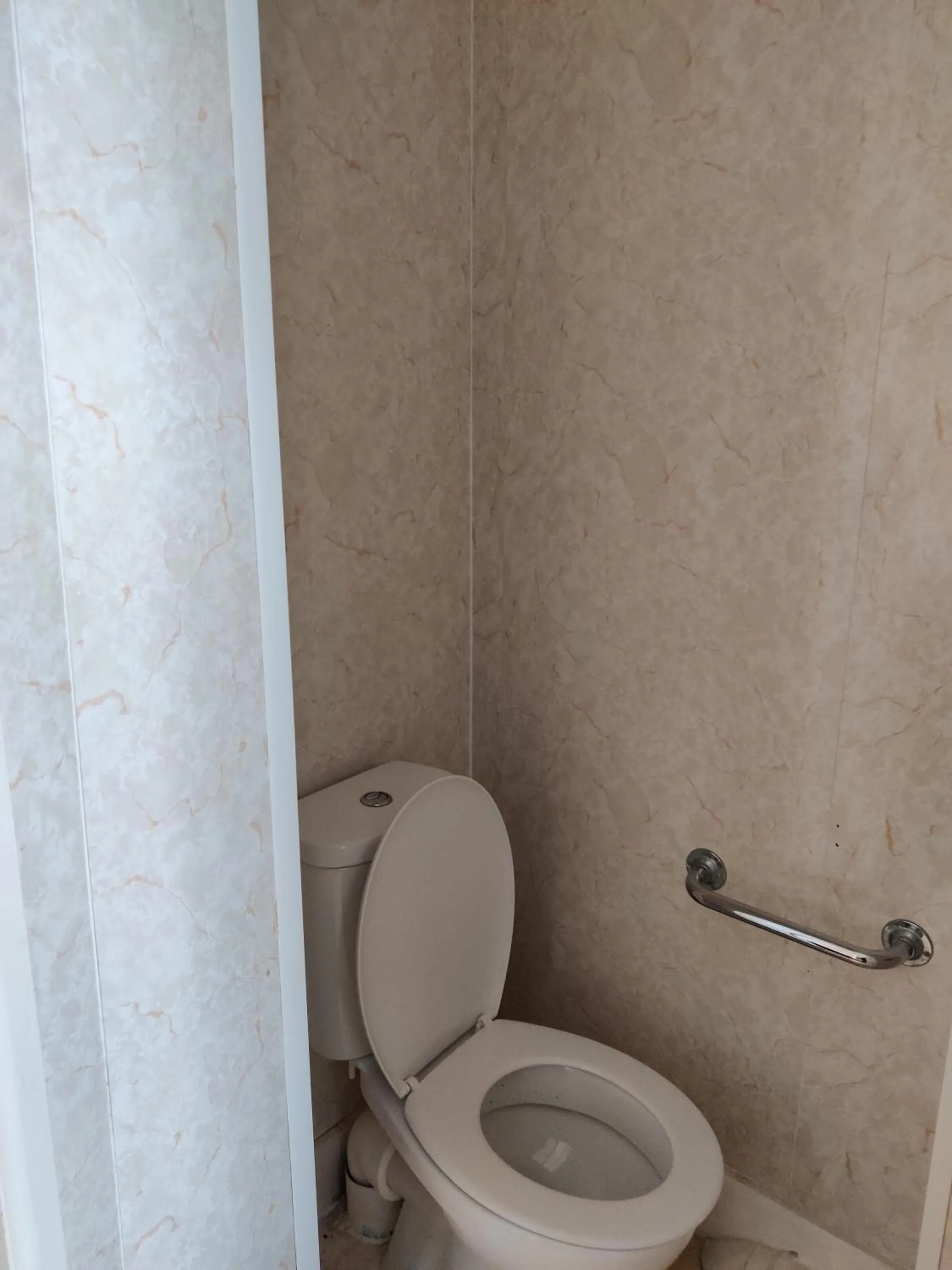 Bathroom in Inglewood Palm Hotel, Abbey Sands Torquay