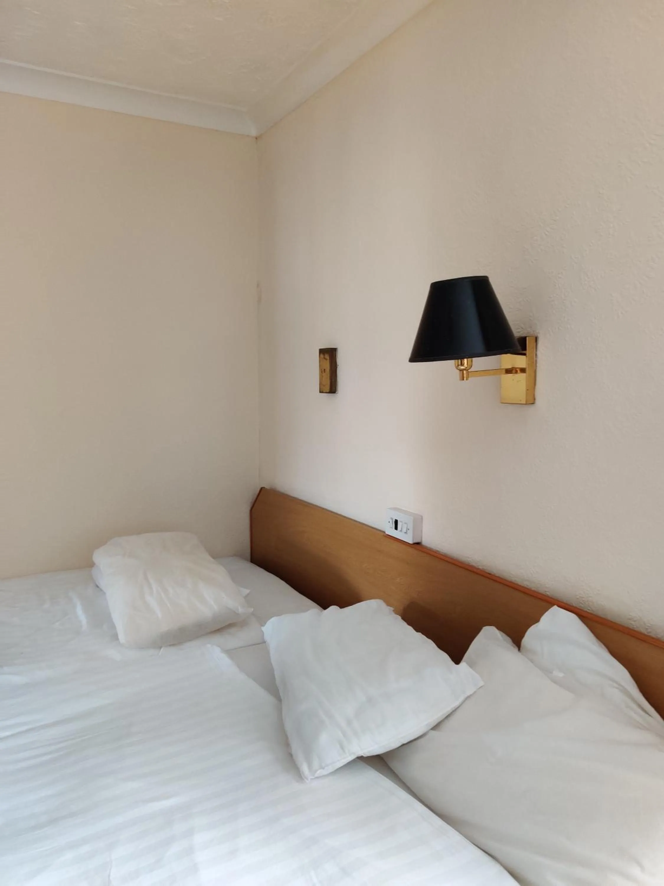 Bedroom in Inglewood Palm Hotel, Abbey Sands Torquay