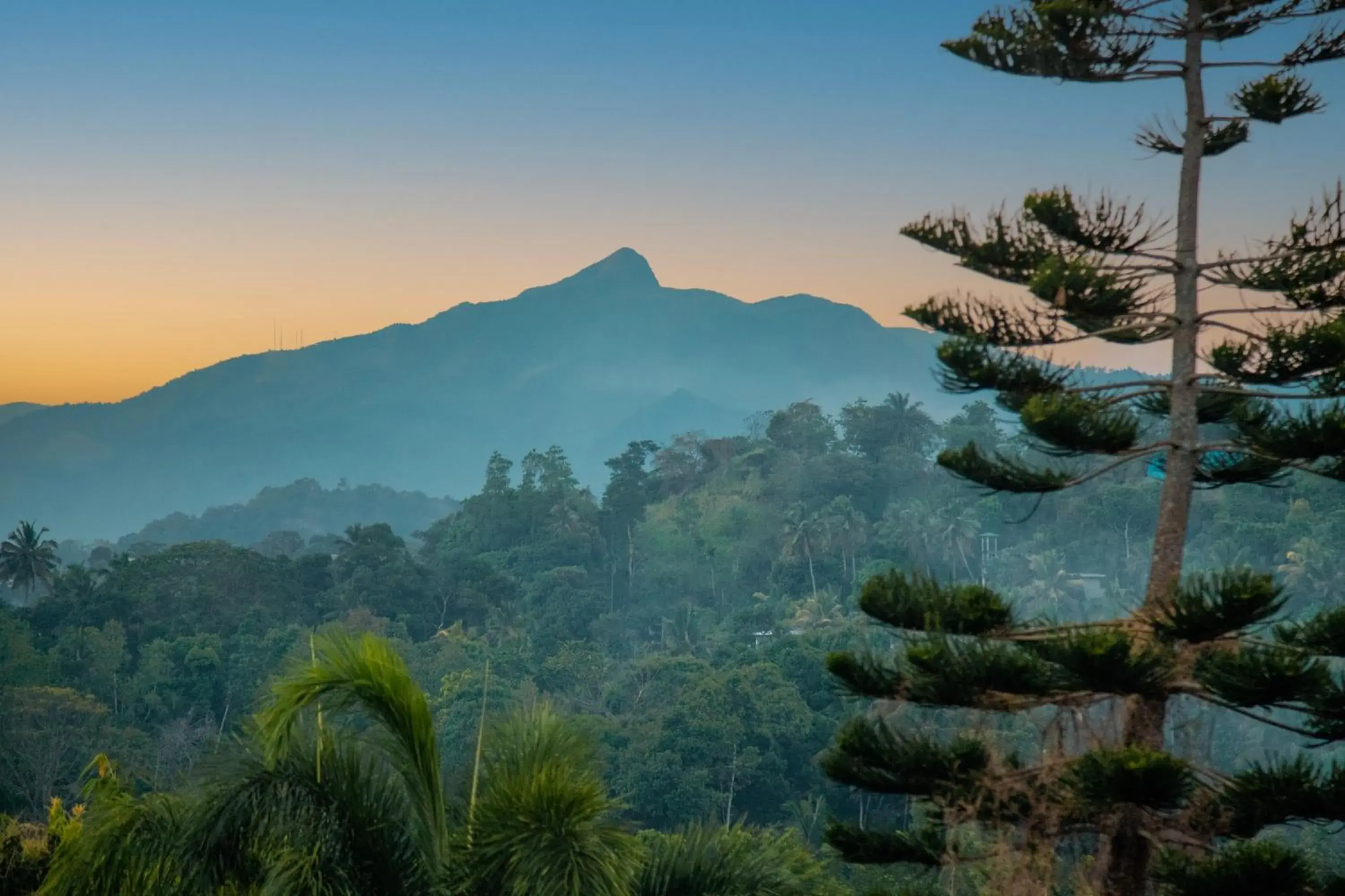 Mountain view in Golden Shower Inn Mountain view in Golden Shower Inn