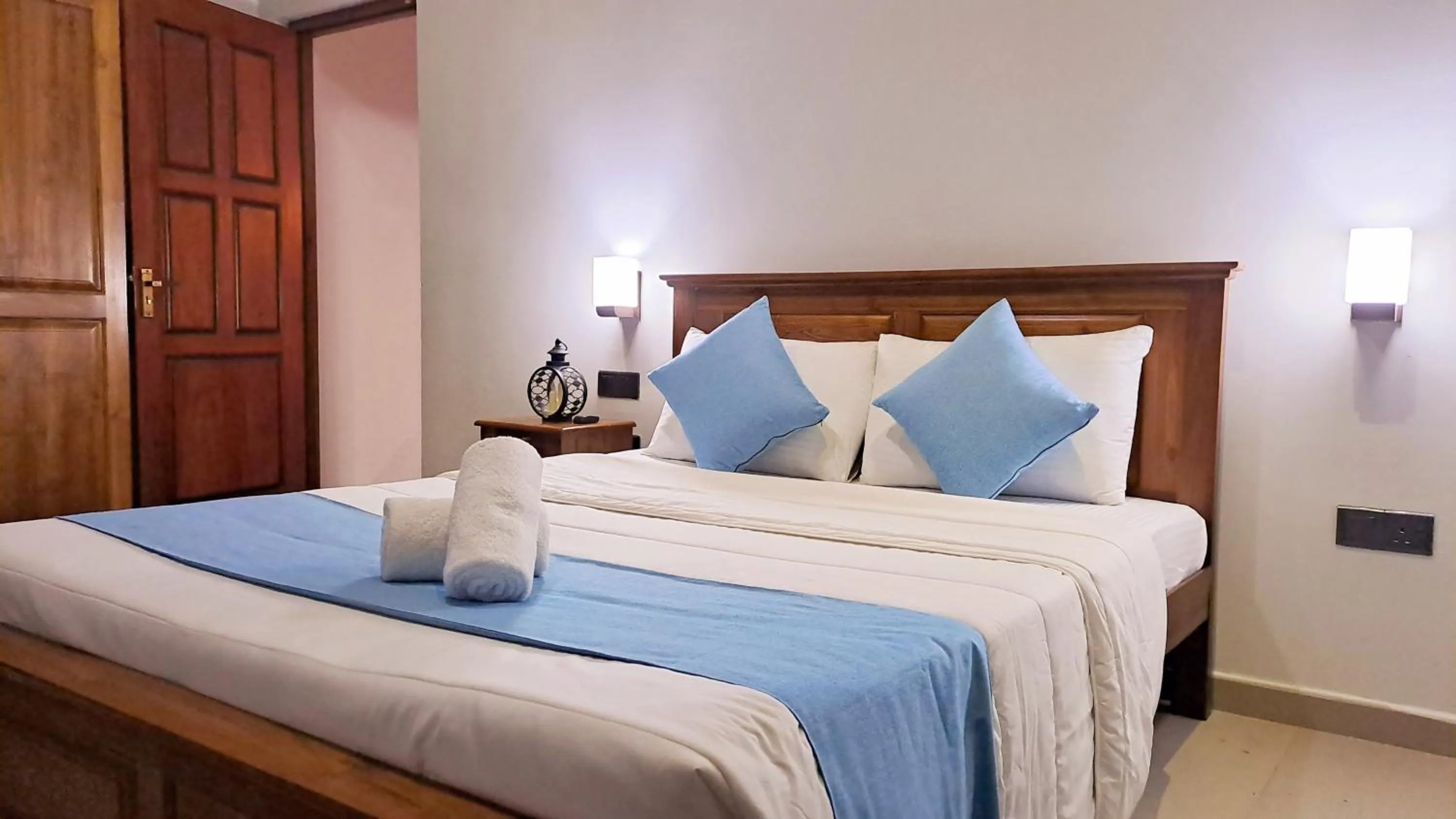 Bed in Golden Shower Inn