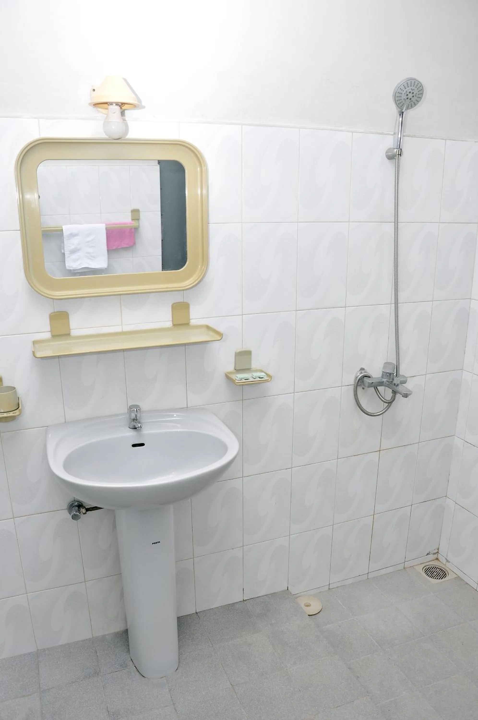 Bathroom in Golden Shower Inn