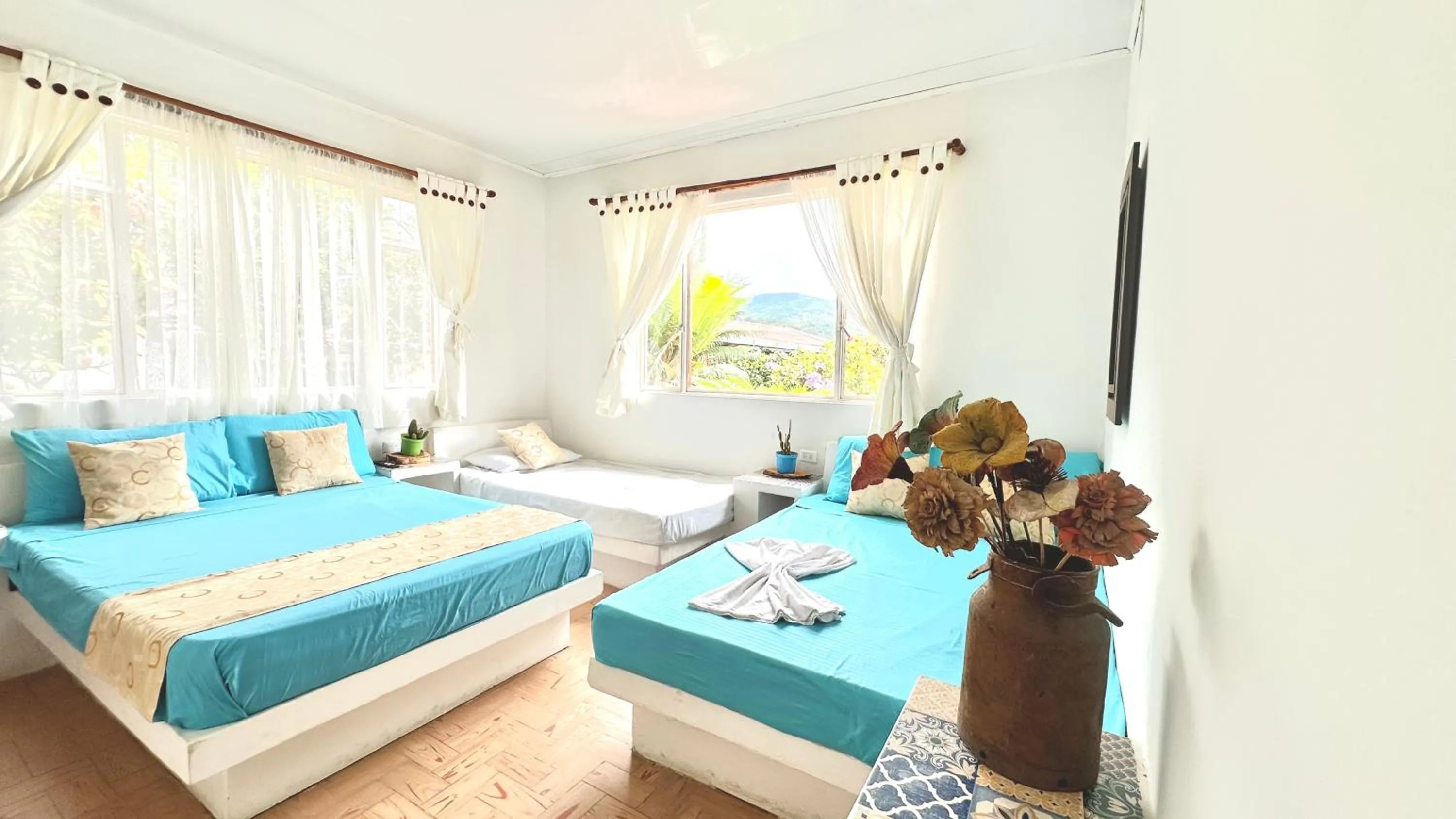 Photo of the whole room, Bed in Finca Hotel Villaruth