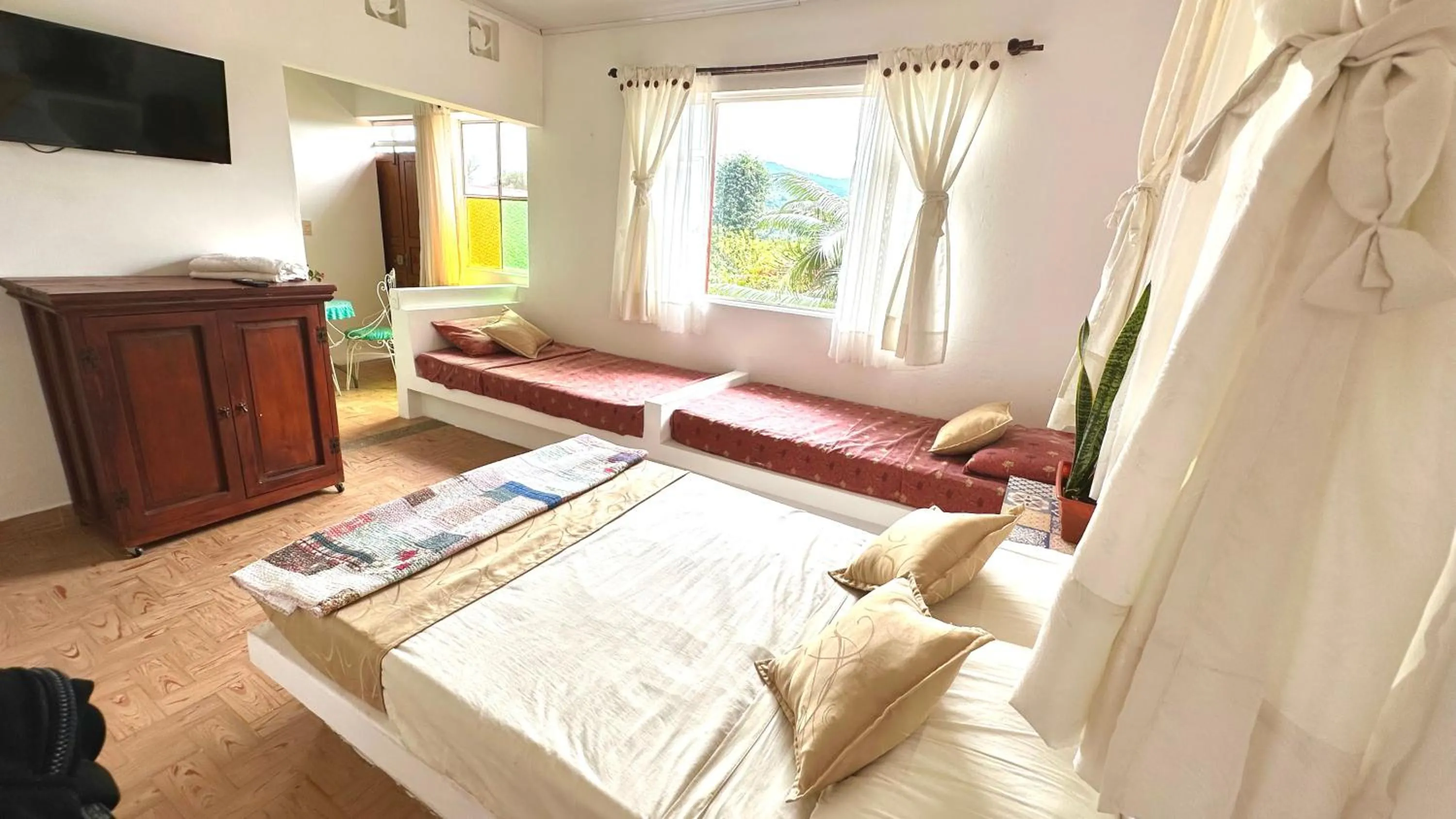 Photo of the whole room, Bed in Finca Hotel Villaruth