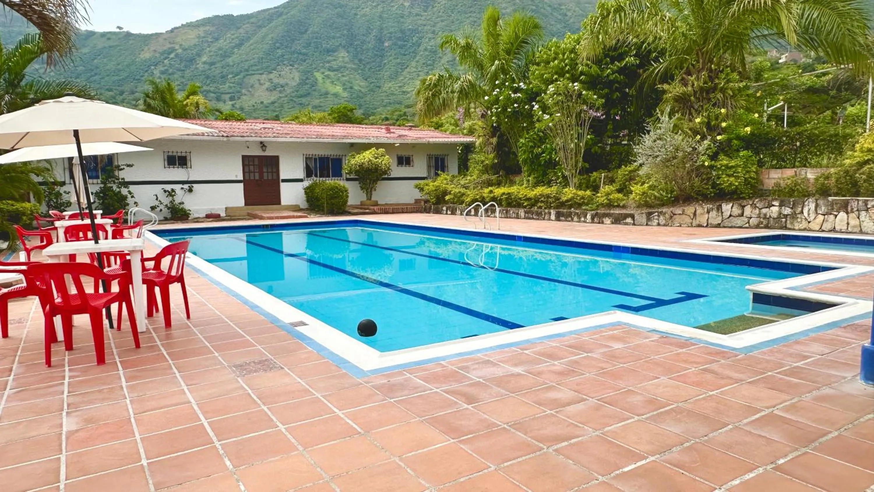 Swimming pool in Finca Hotel Villaruth