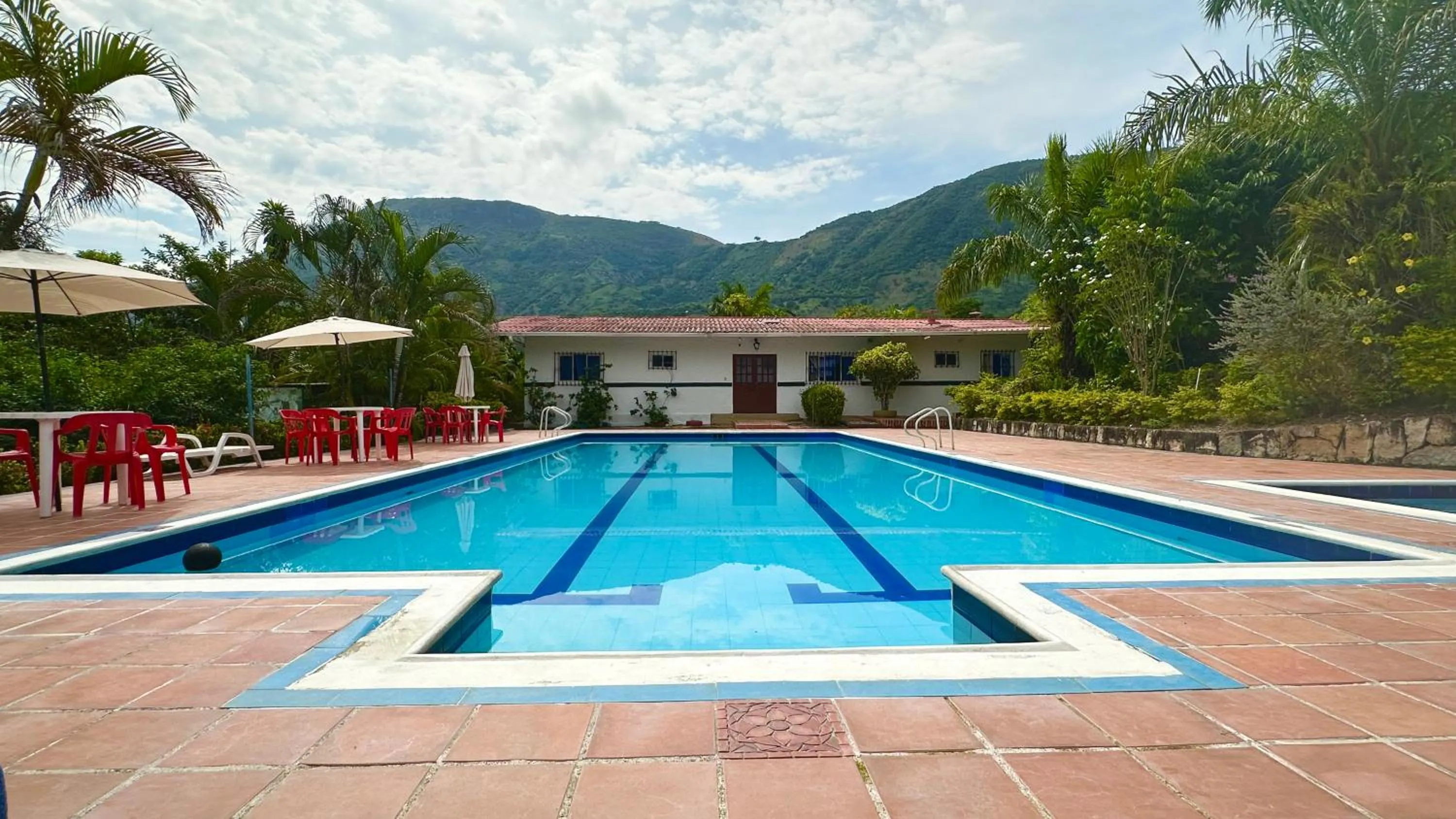 Swimming pool in Finca Hotel Villaruth