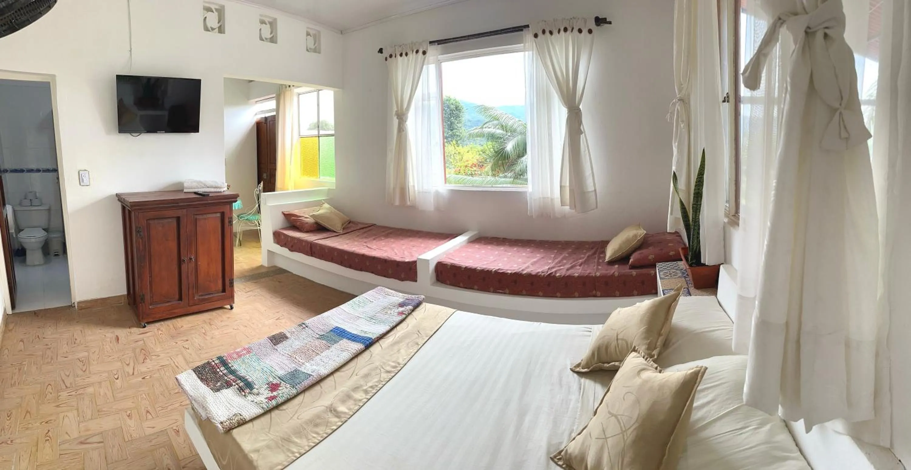 TV and multimedia, Bed in Finca Hotel Villaruth